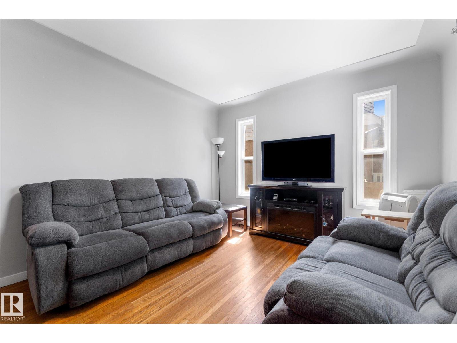 11727 129 ST NW - 11