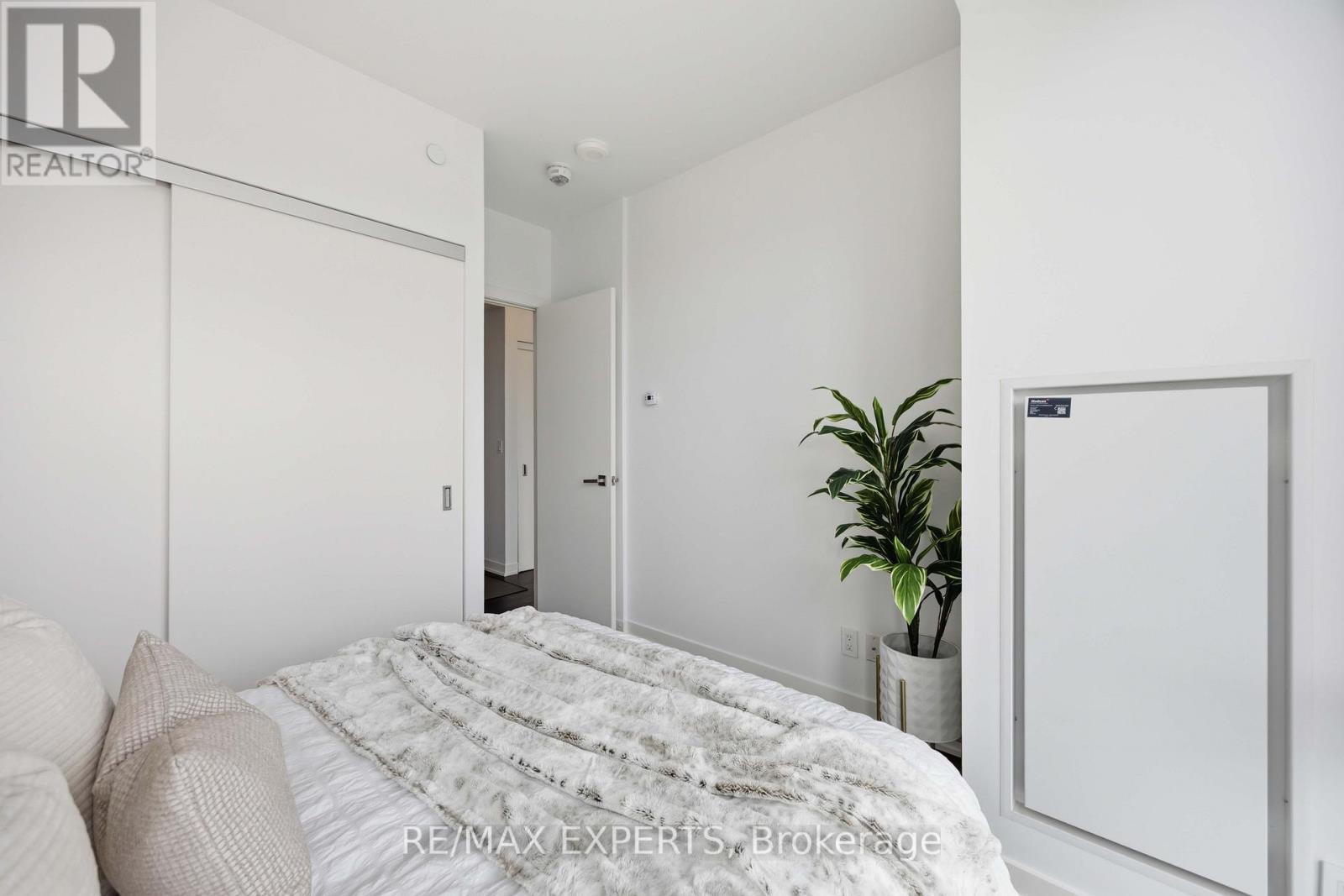 #1007 223 ST CLAIR AVENUE W - 22