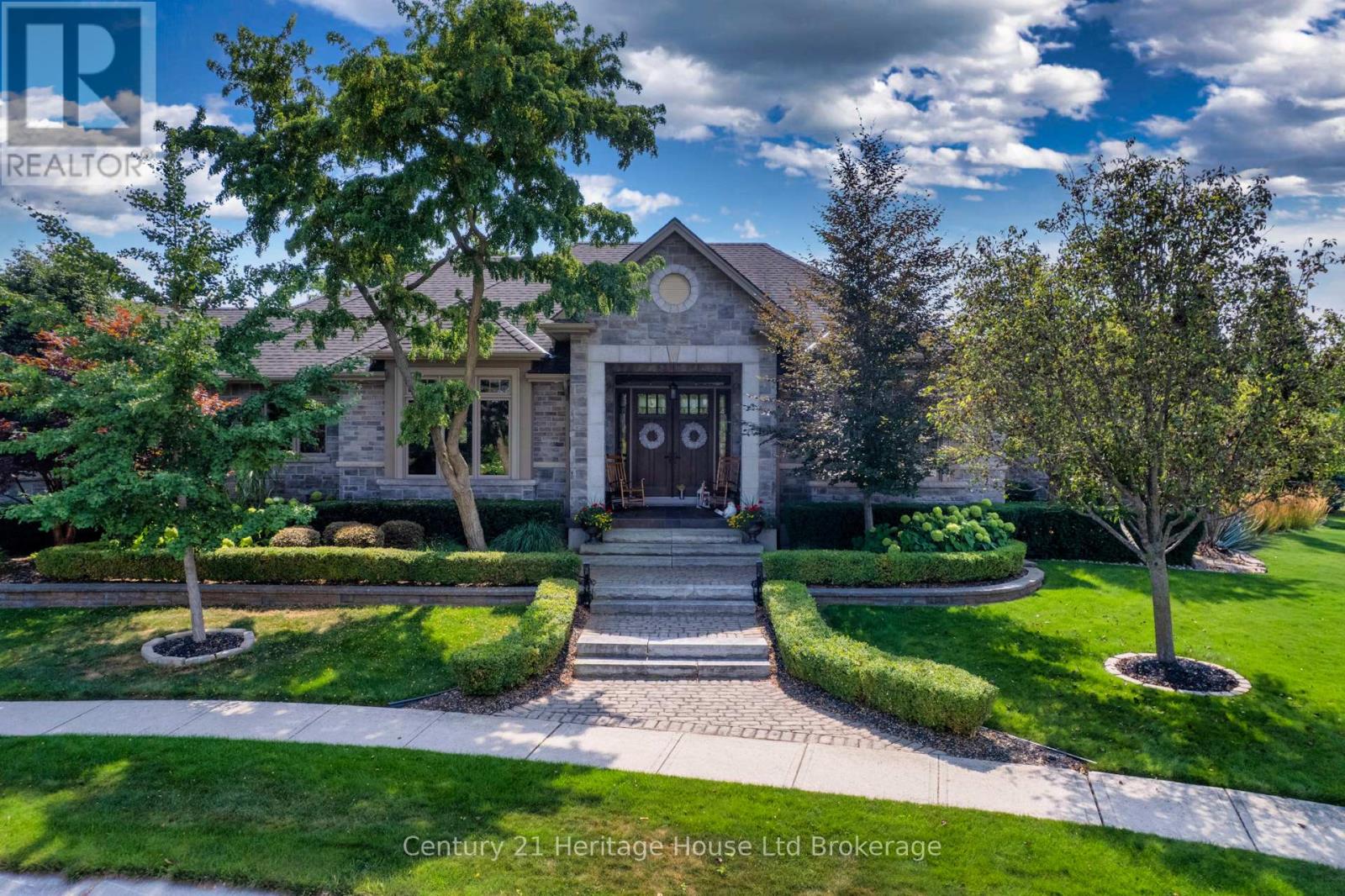 563 LAKEVIEW DRIVE - 1