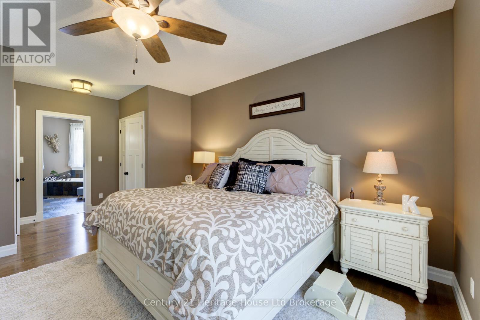 563 LAKEVIEW DRIVE - 18