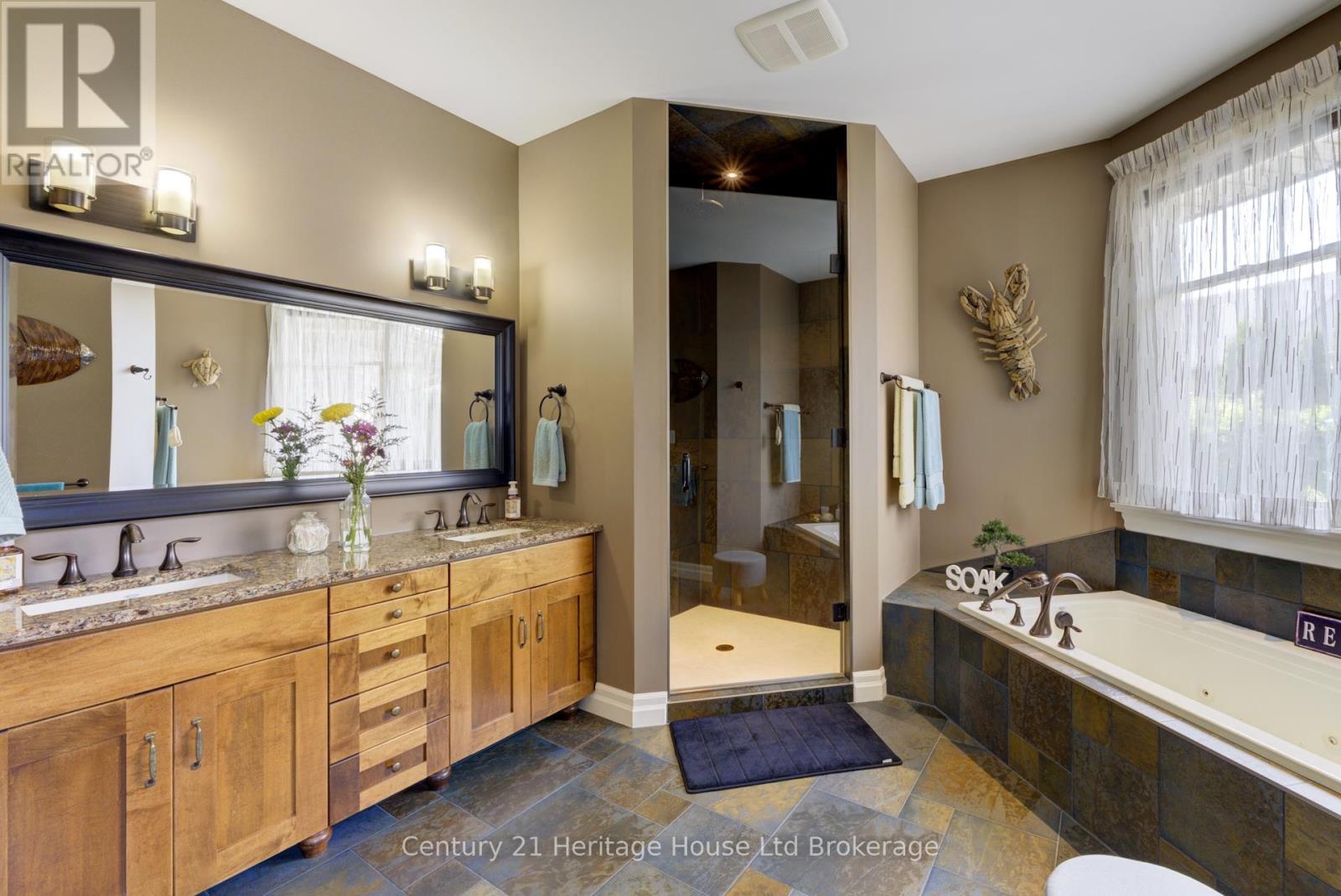 563 LAKEVIEW DRIVE - 20