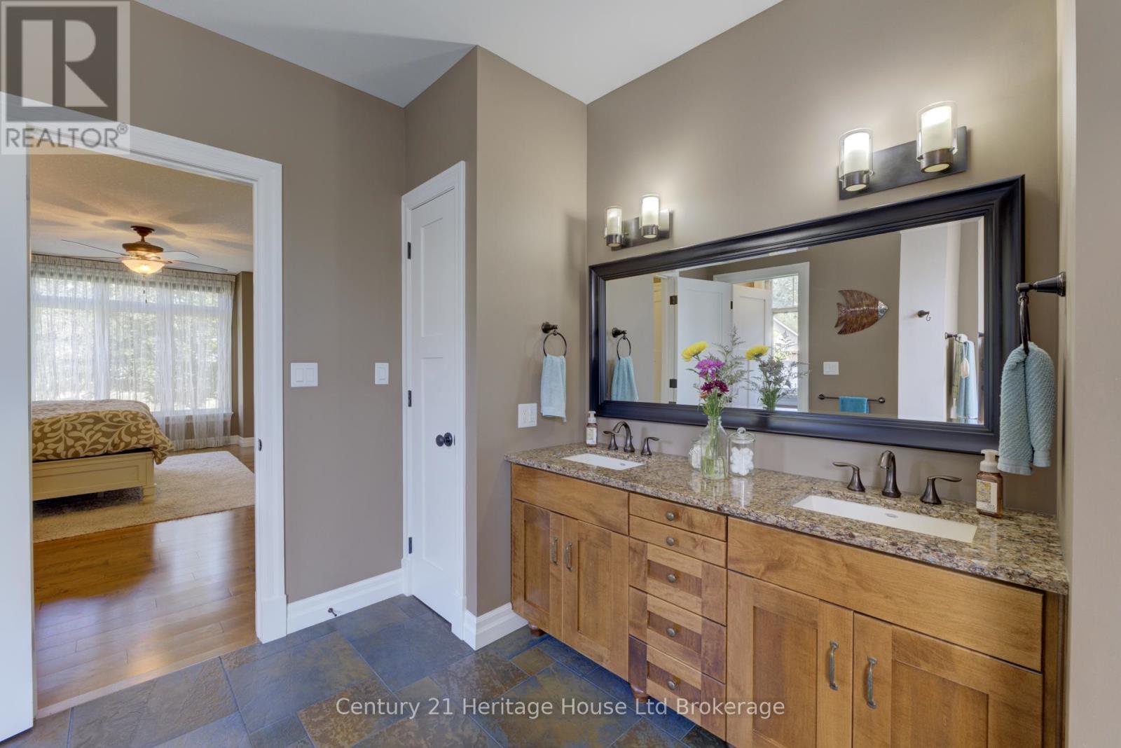 563 LAKEVIEW DRIVE - 21