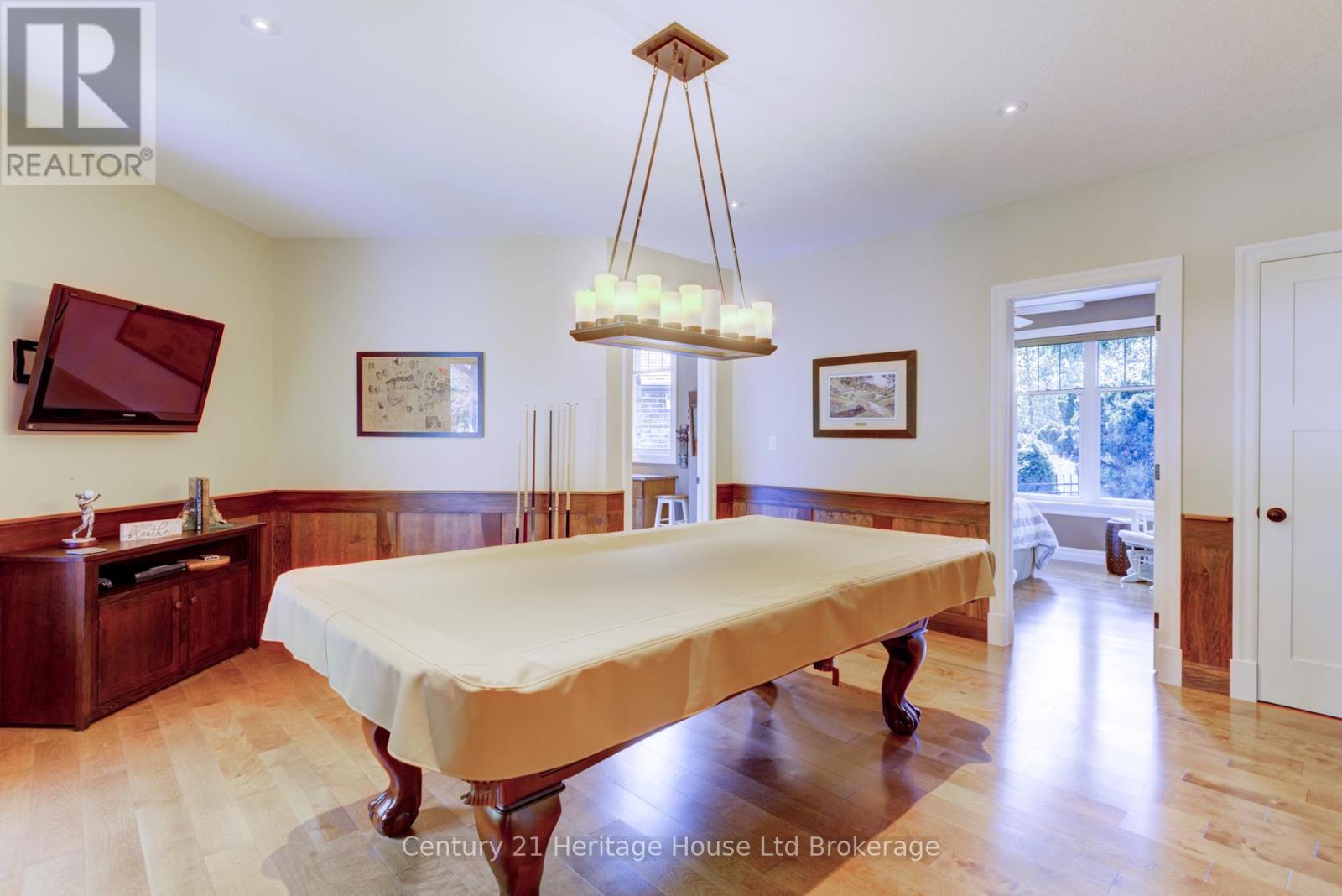 563 LAKEVIEW DRIVE - 22