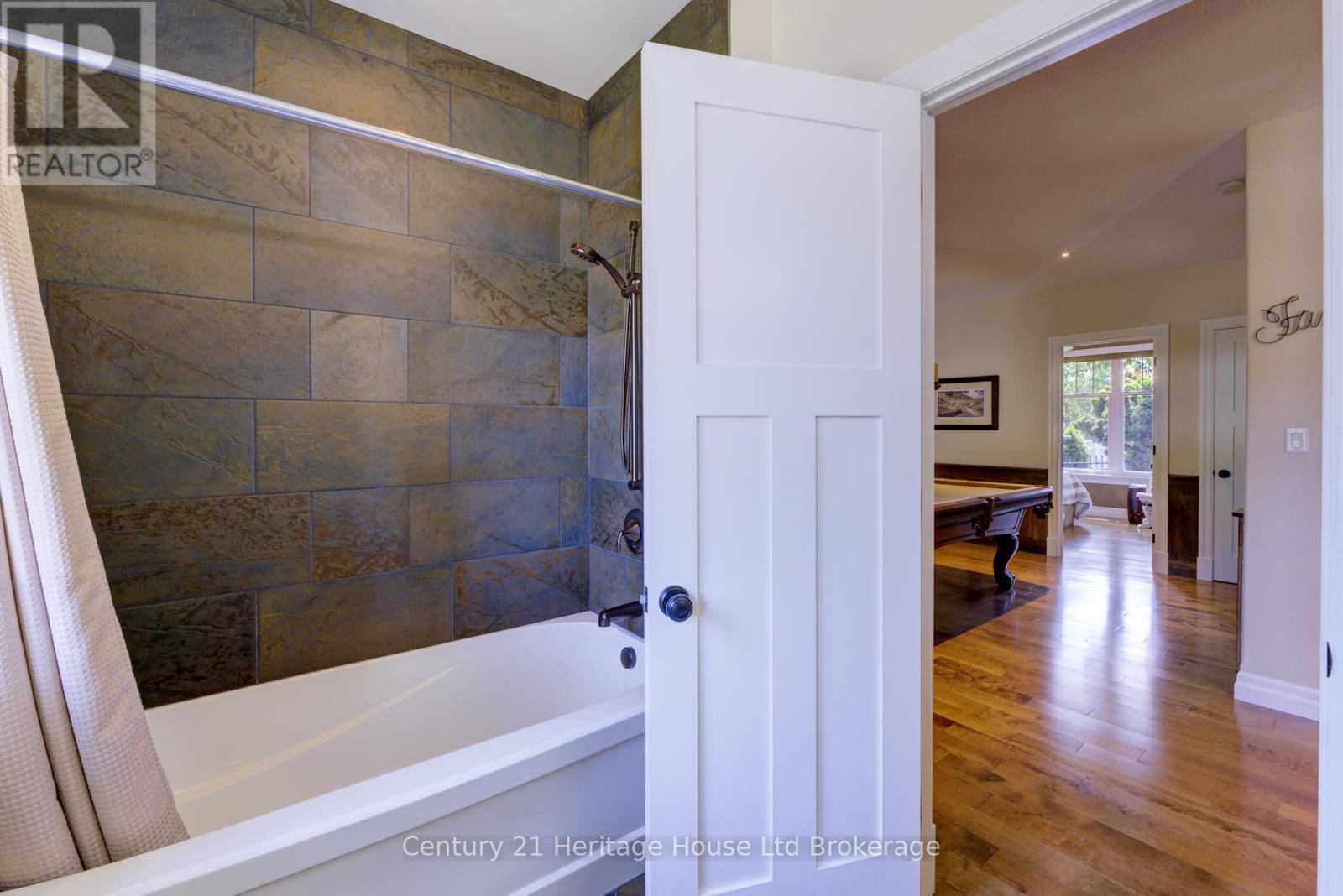 563 LAKEVIEW DRIVE - 24