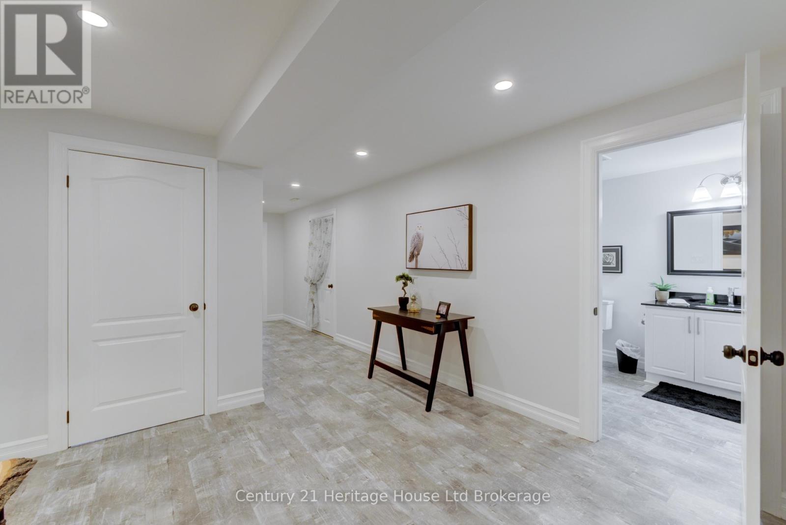 563 LAKEVIEW DRIVE - 30