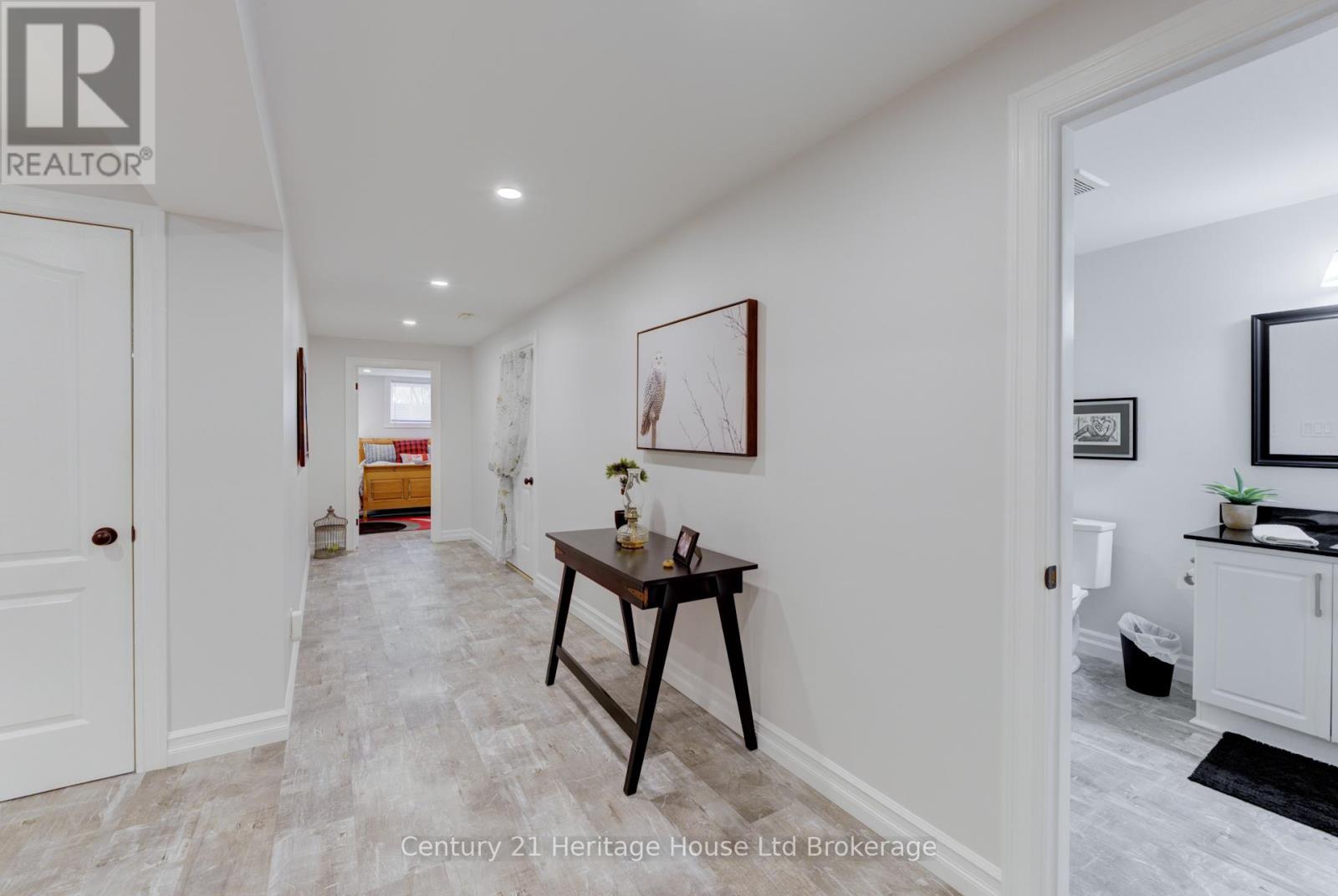 563 LAKEVIEW DRIVE - 31