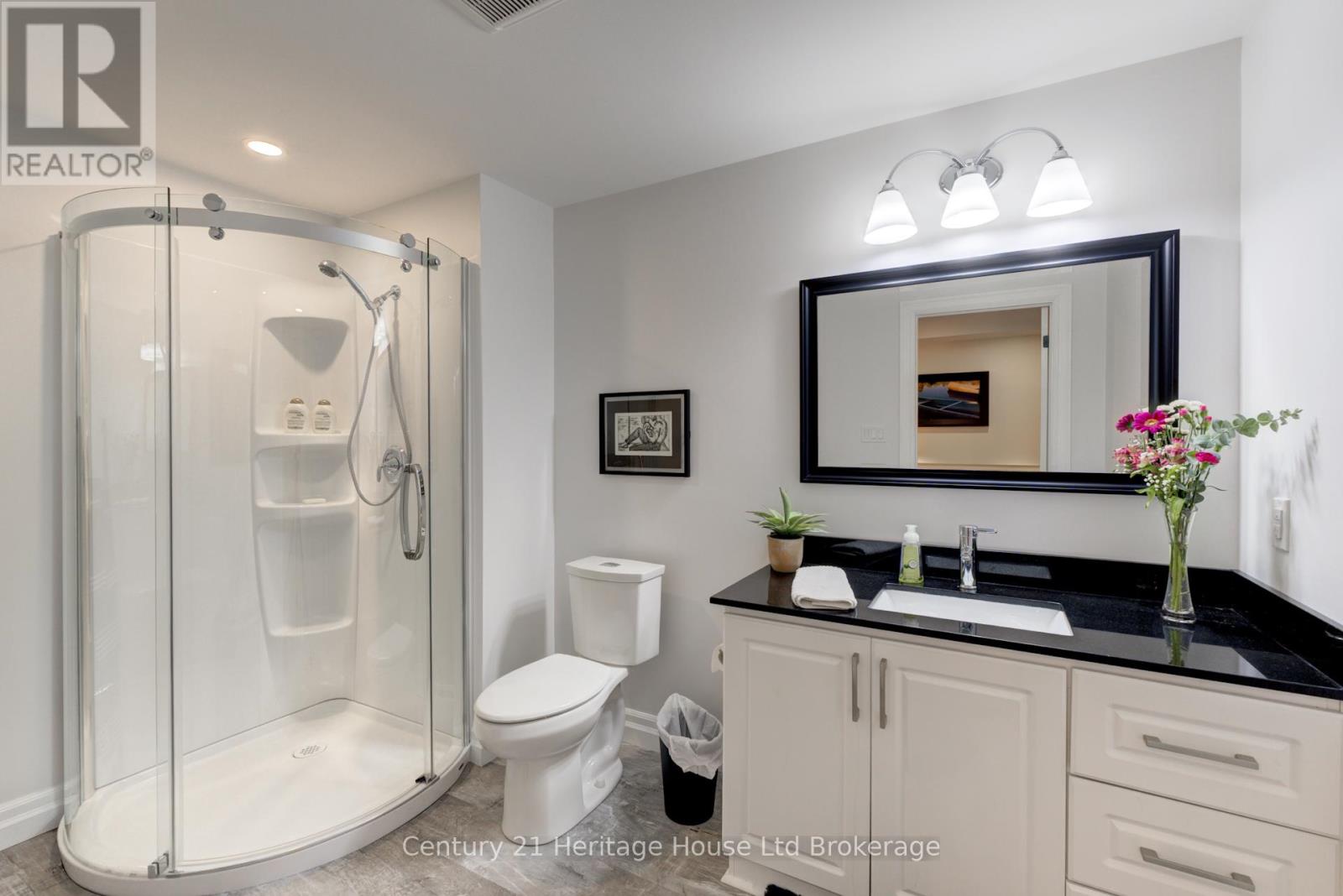 563 LAKEVIEW DRIVE - 32