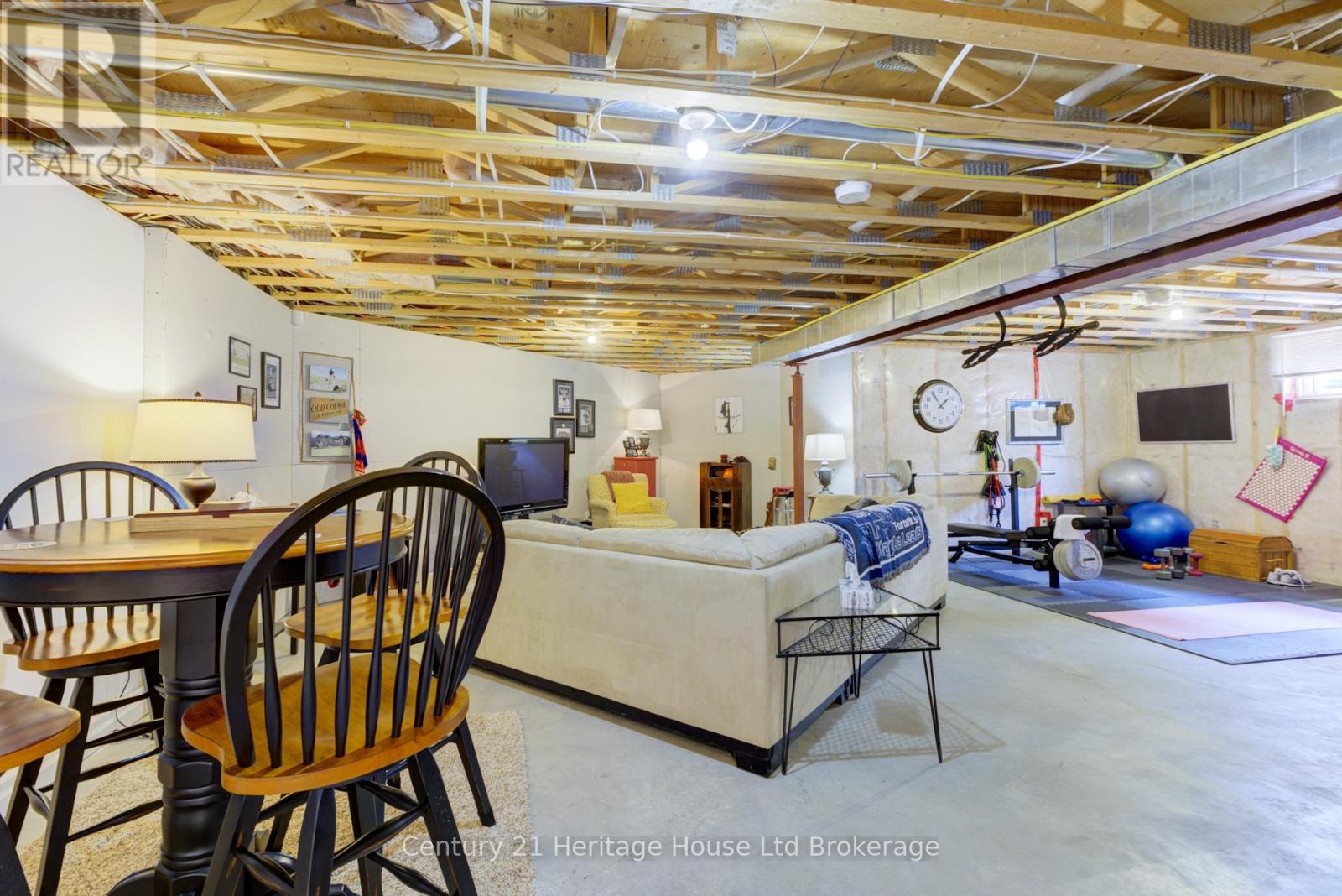 563 LAKEVIEW DRIVE - 34