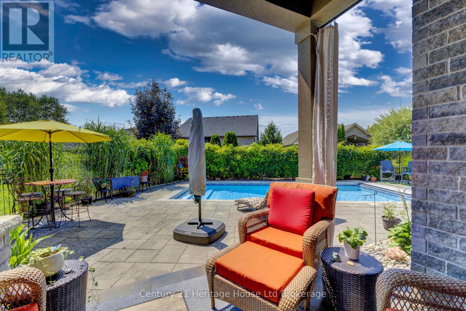 563 LAKEVIEW DRIVE - 43