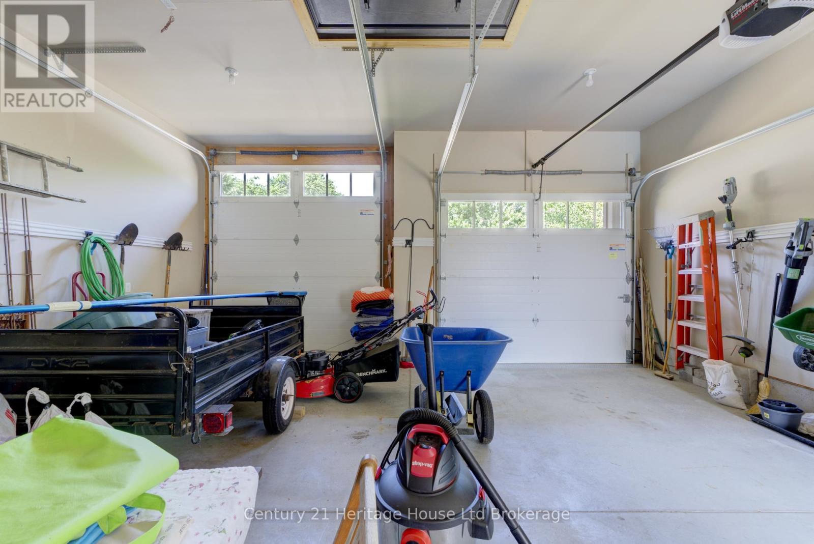 563 LAKEVIEW DRIVE - 46