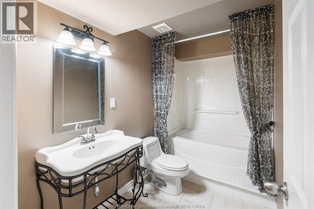 11827 BOULDER CRESCENT - 33