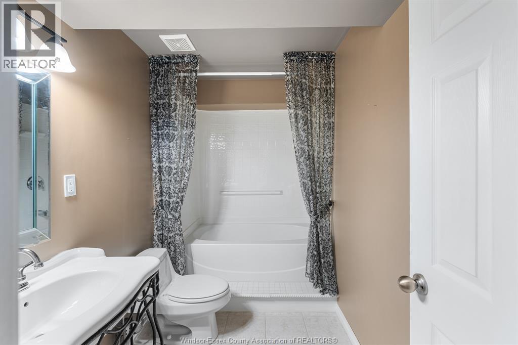 11827 BOULDER CRESCENT - 34
