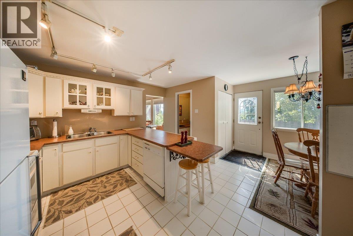 2390 McLeod Avenue - 13