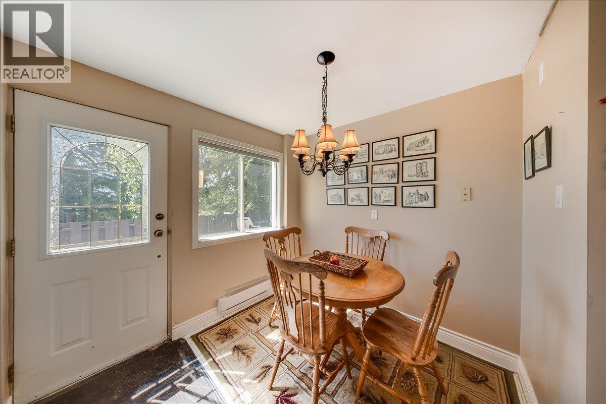 2390 McLeod Avenue - 8