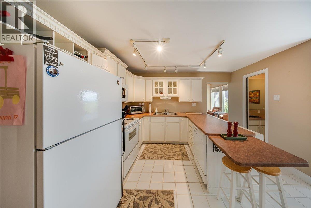2390 McLeod Avenue - 11