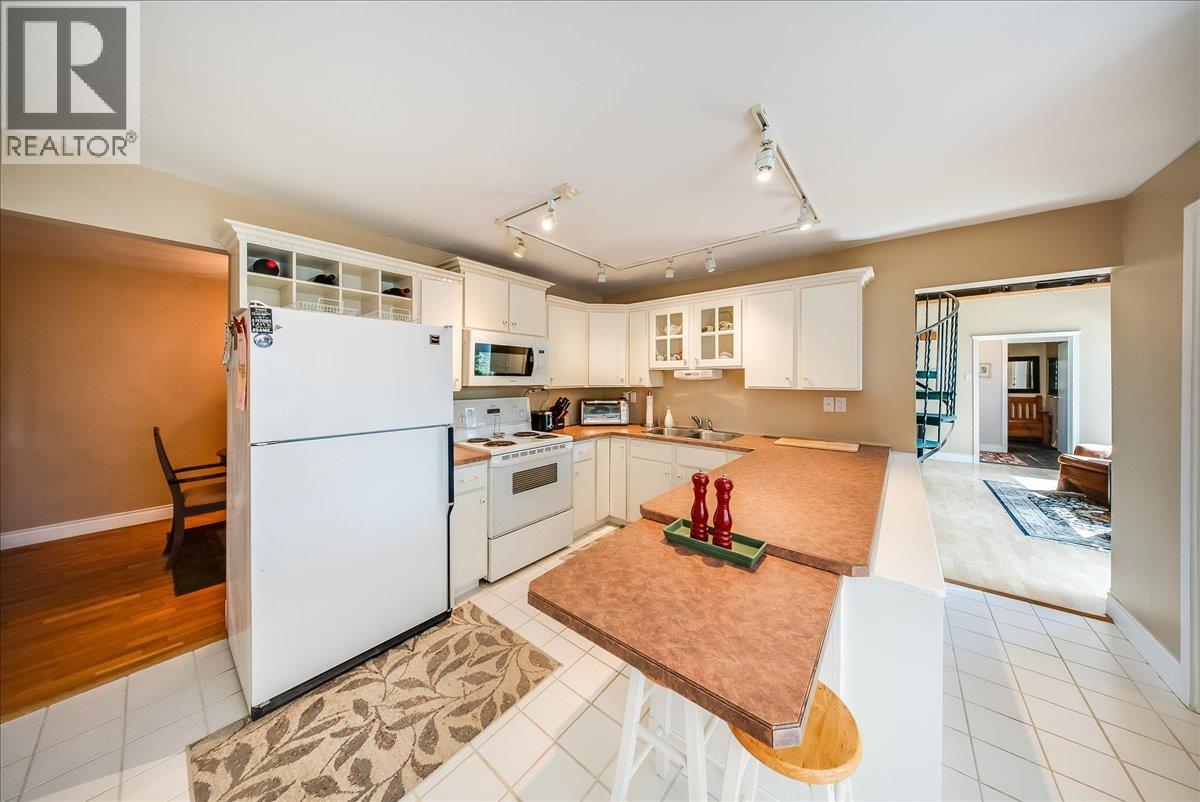 2390 McLeod Avenue - 10