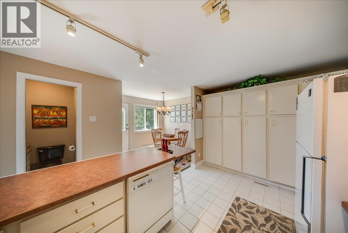 2390 McLeod Avenue - 12