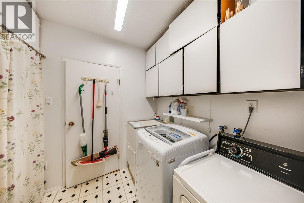 2390 McLeod Avenue - 35