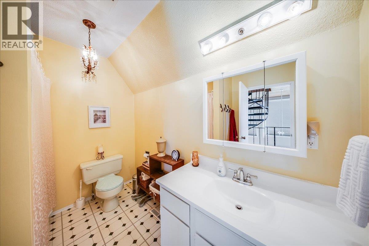 2390 McLeod Avenue - 36