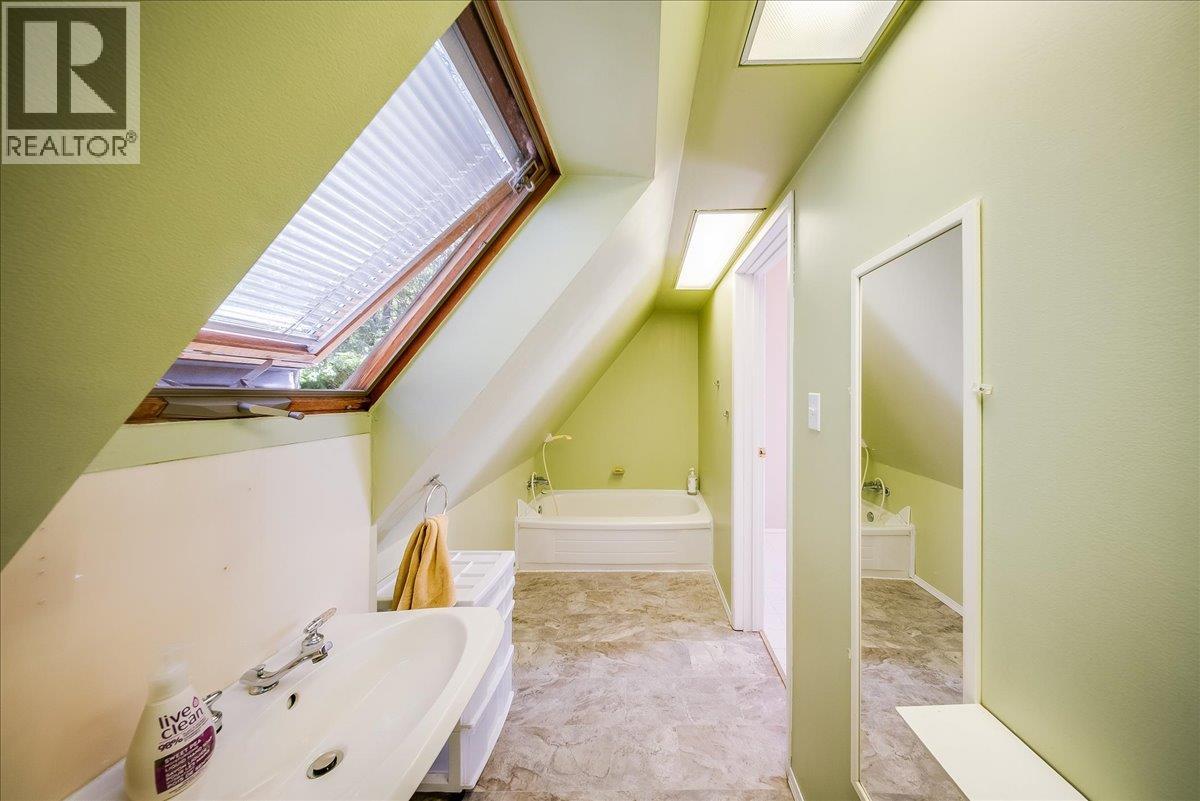 2390 McLeod Avenue - 44