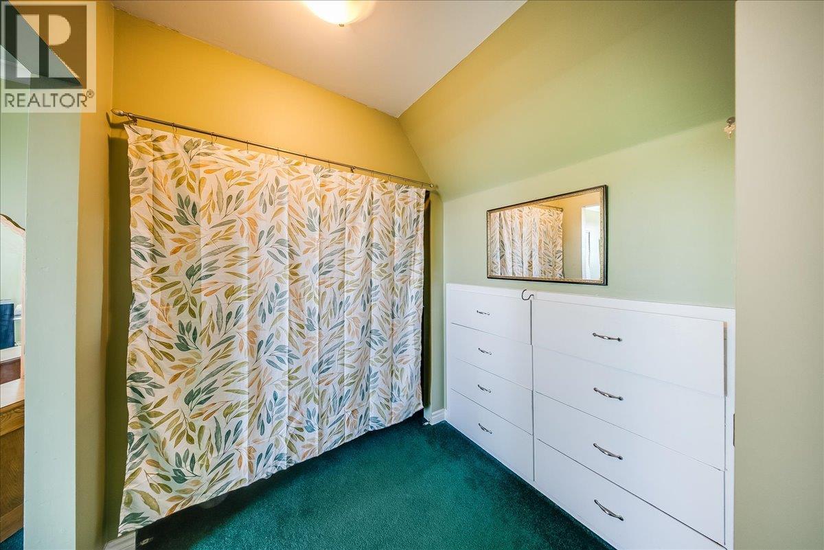 2390 McLeod Avenue - 29