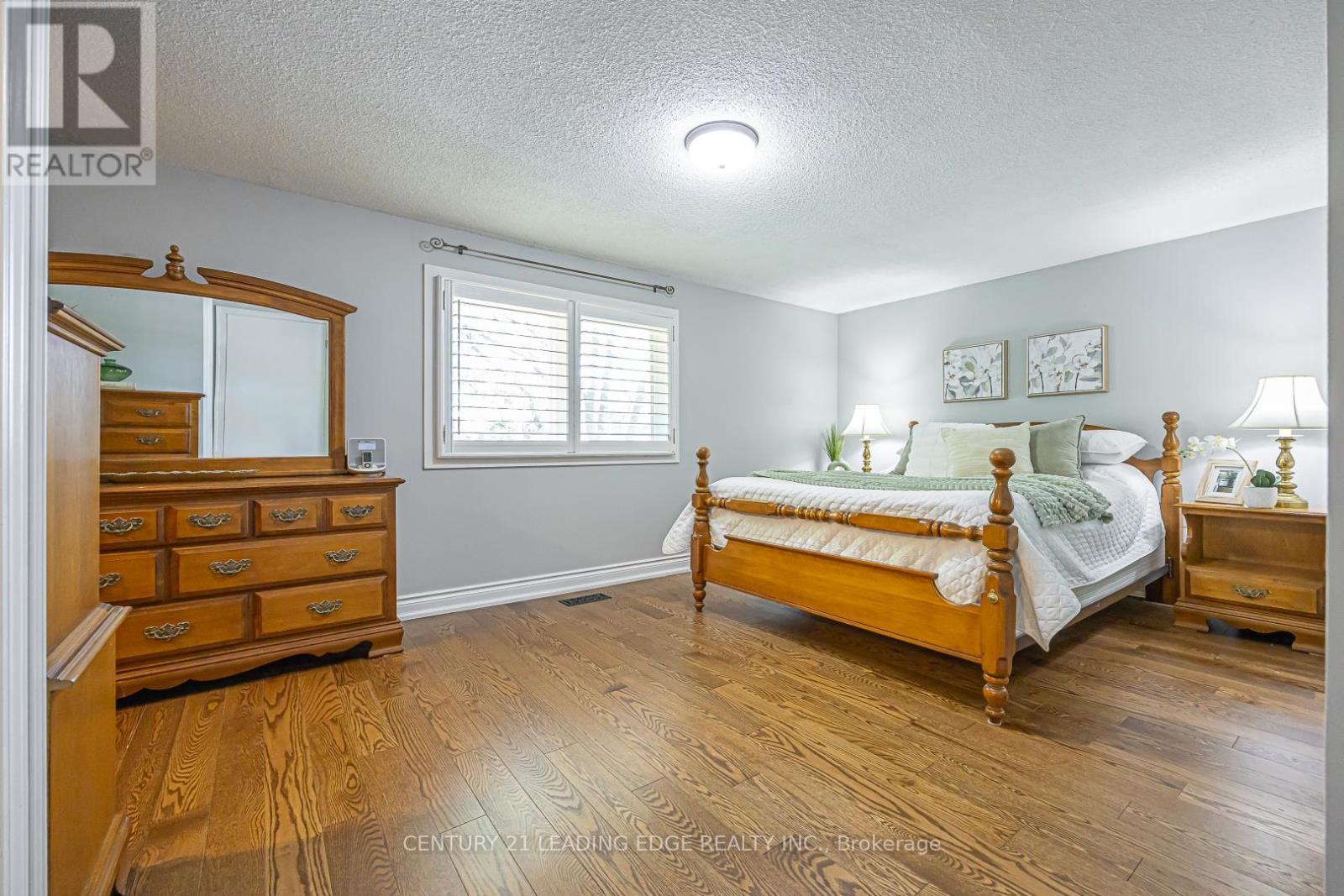 43 BISHOP CRESCENT - 12