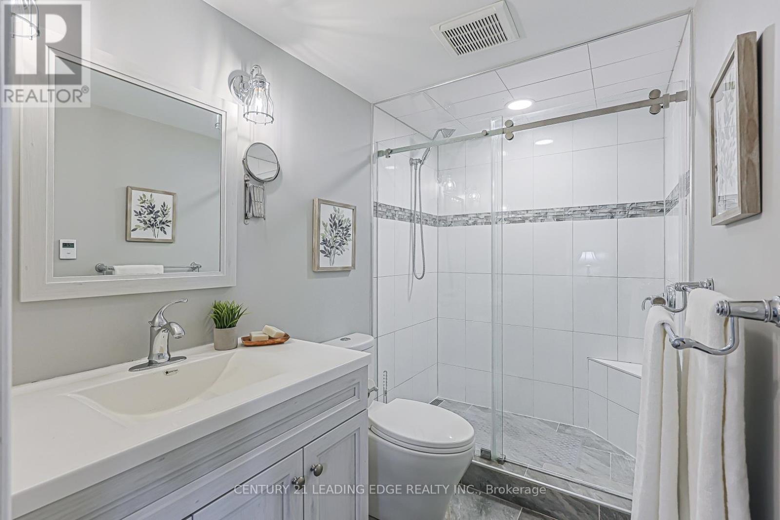 43 BISHOP CRESCENT - 13