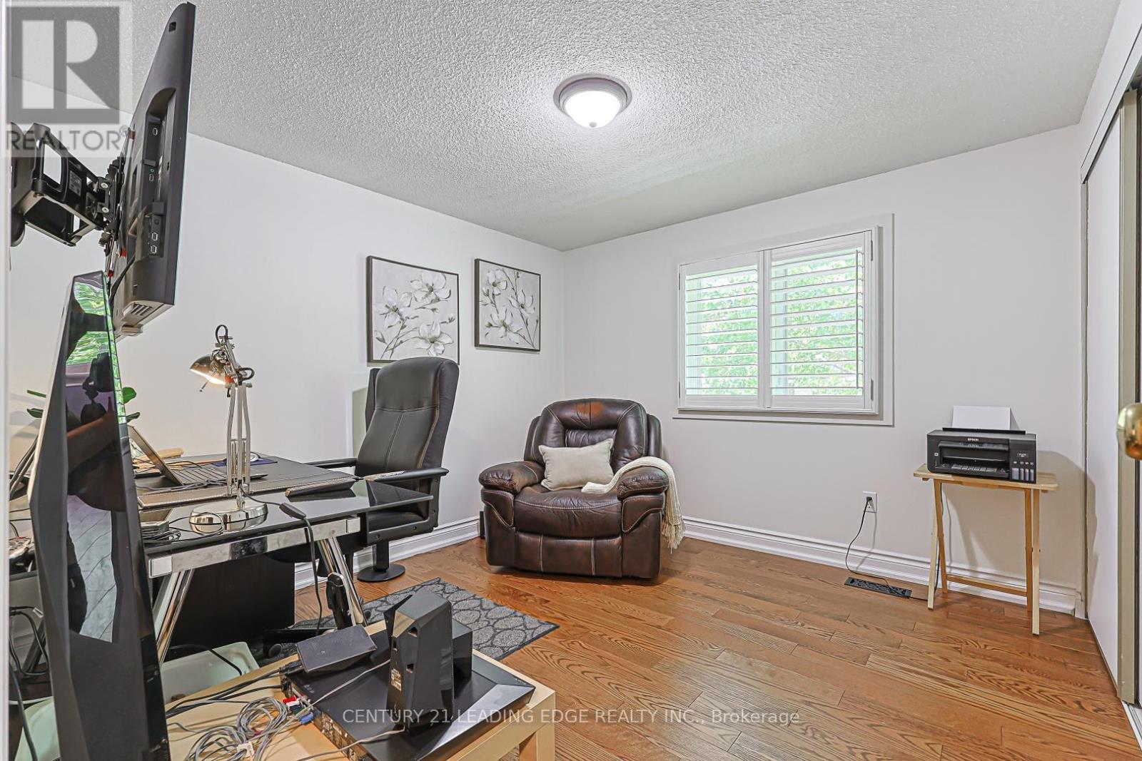 43 BISHOP CRESCENT - 16