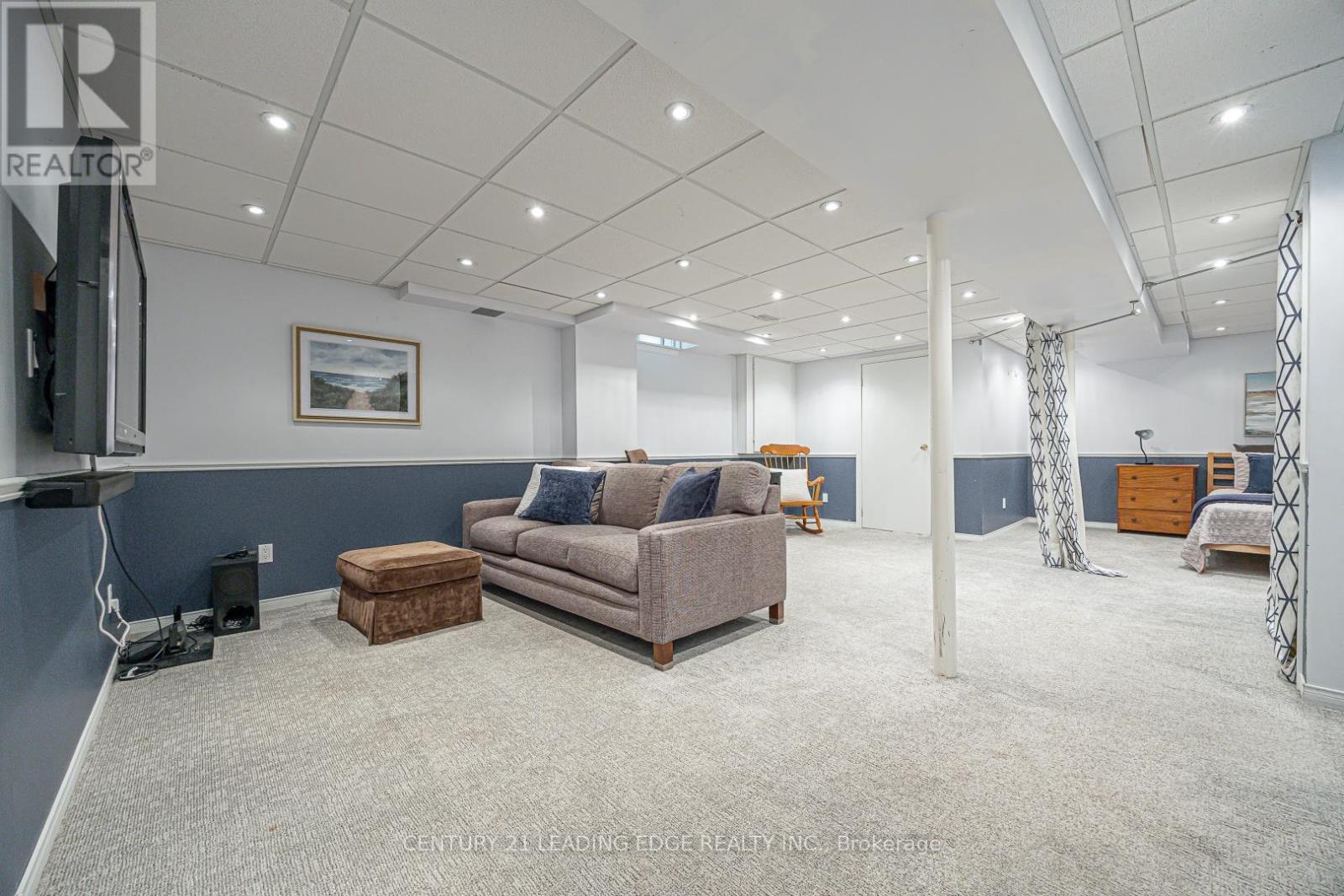 43 BISHOP CRESCENT - 18