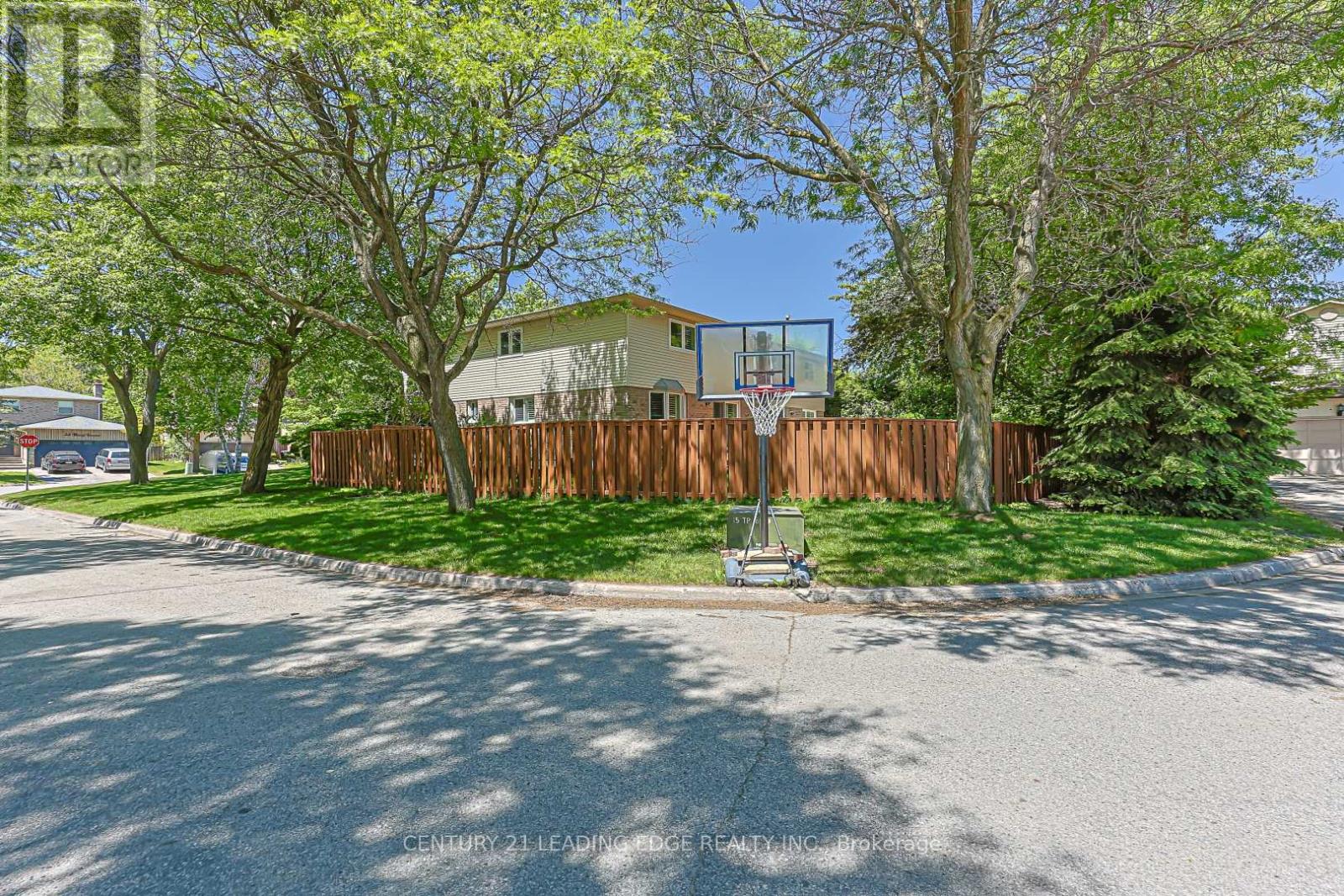 43 BISHOP CRESCENT - 29