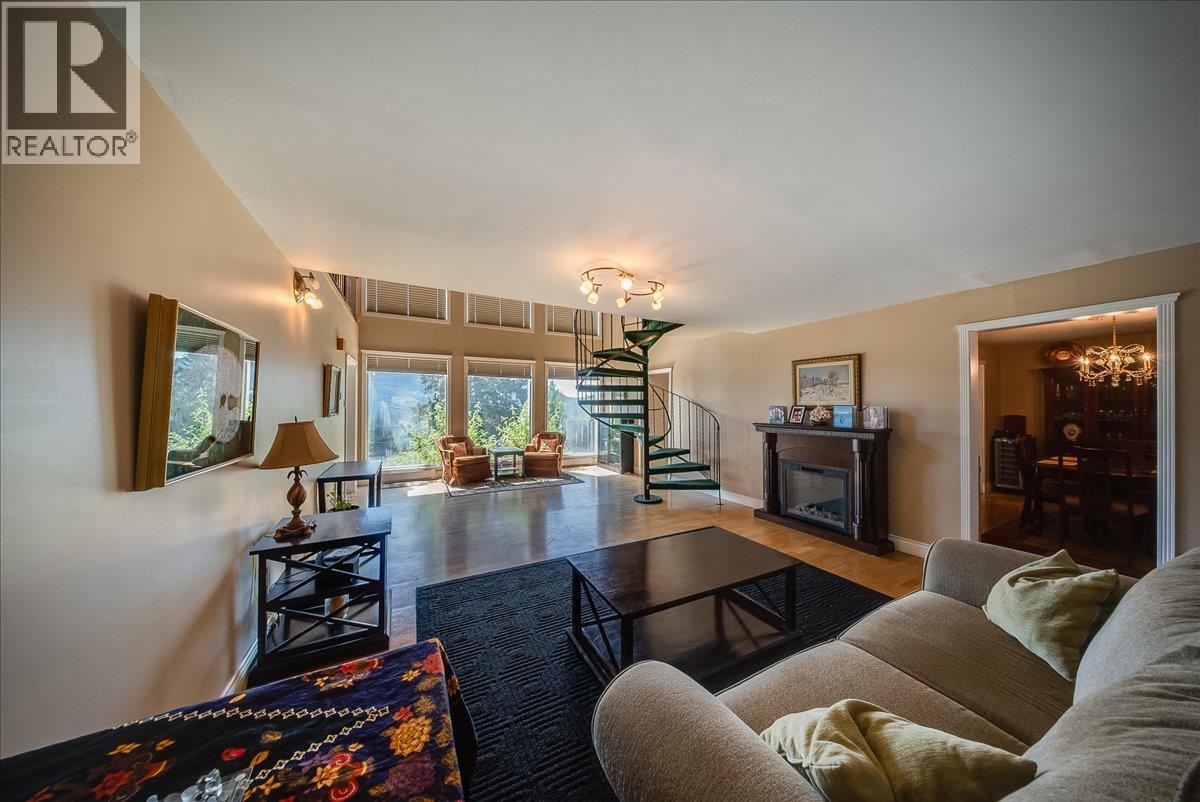 2390 McLeod Avenue - 19