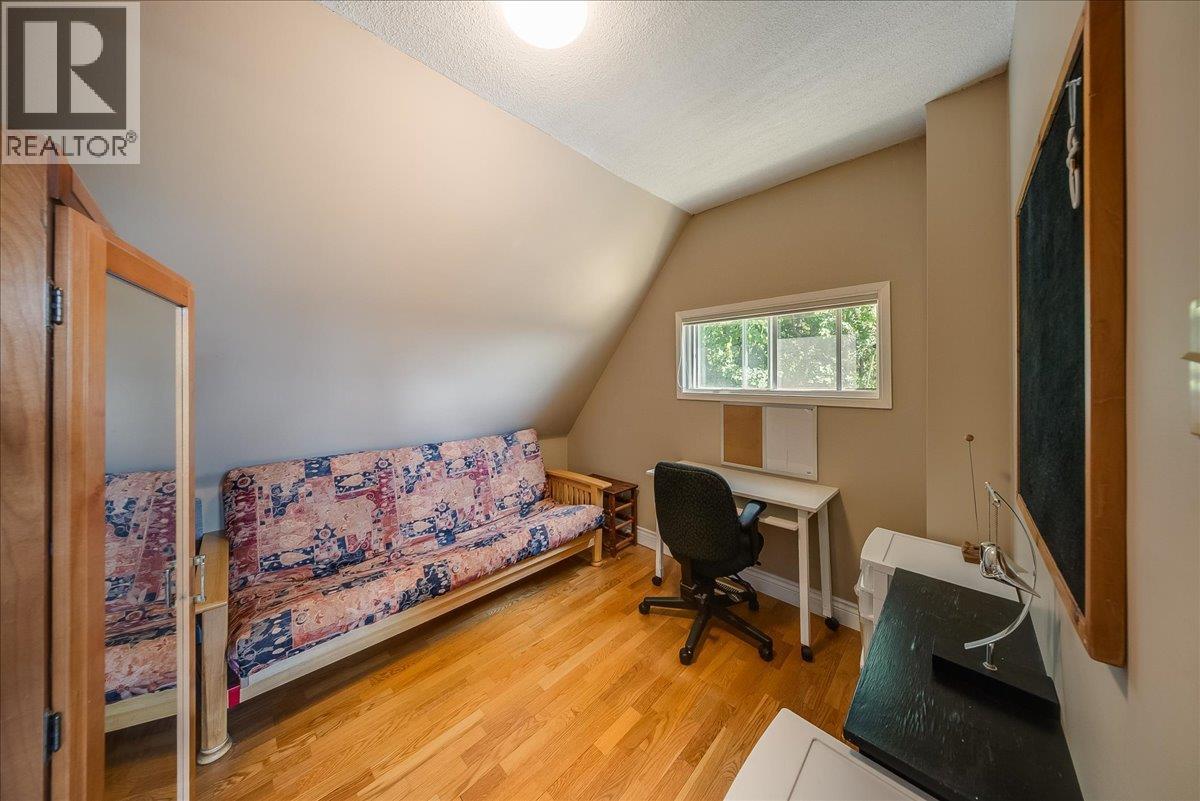 2390 McLeod Avenue - 32