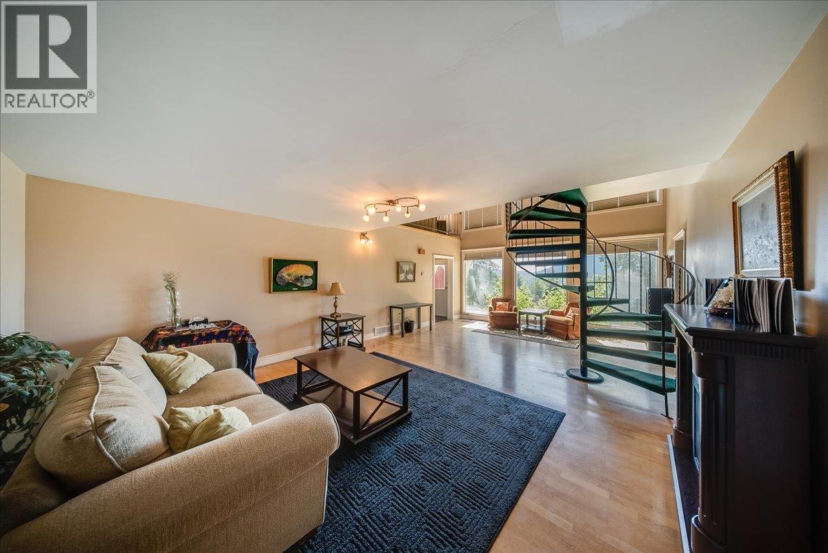 2390 McLeod Avenue - 18