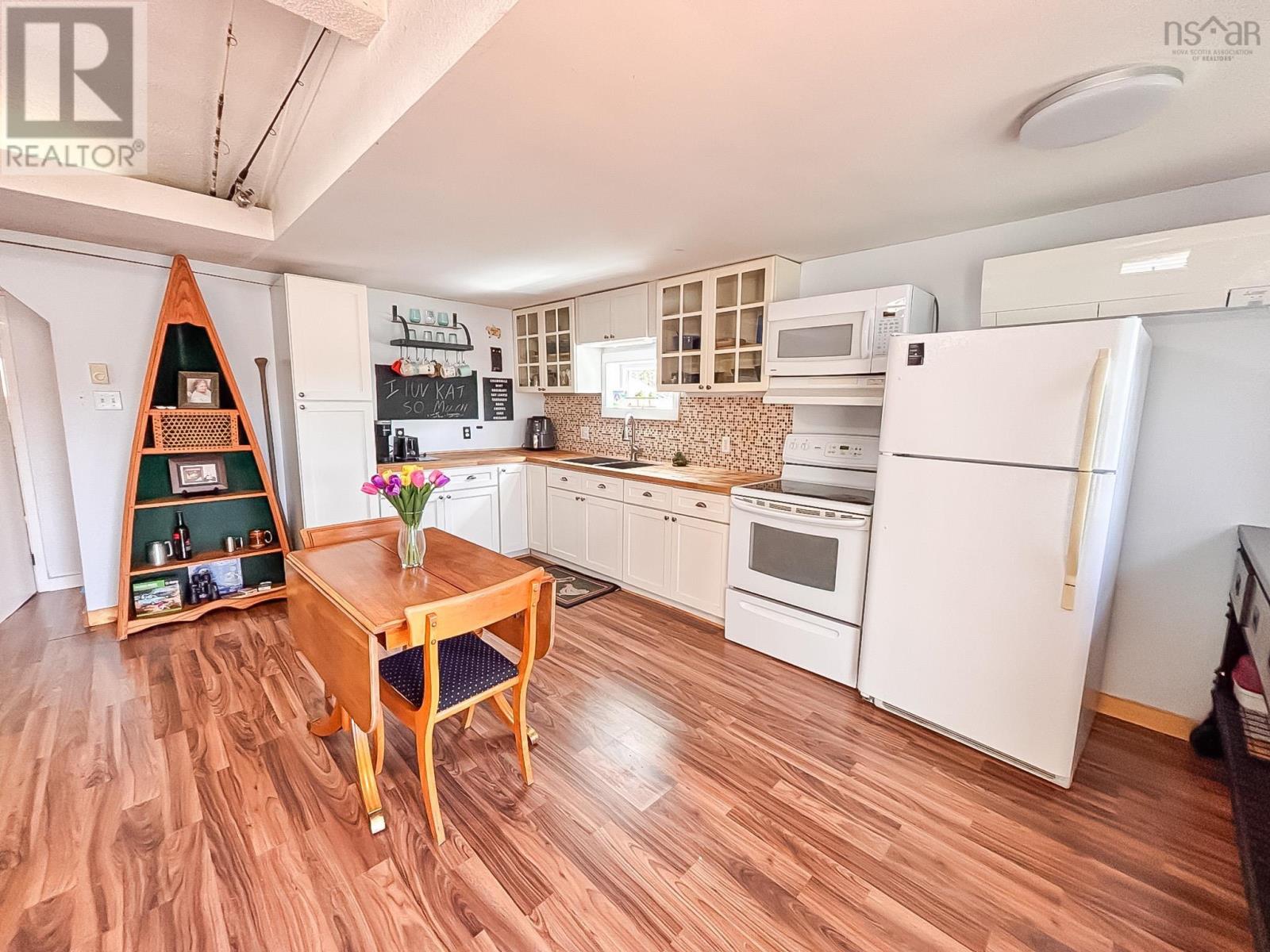 31 FLOSSIE Lane - 18