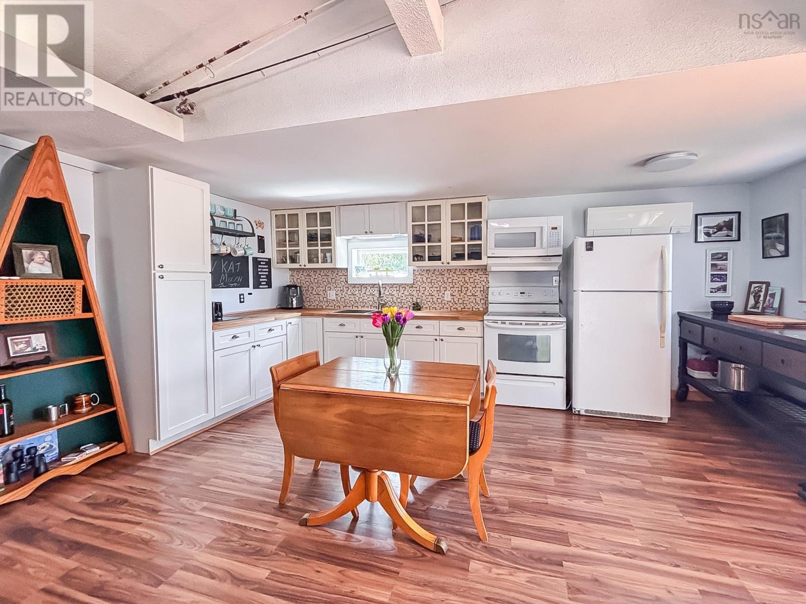 31 FLOSSIE Lane - 19
