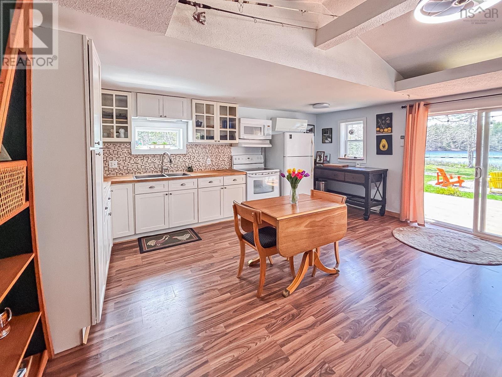 31 FLOSSIE Lane - 20
