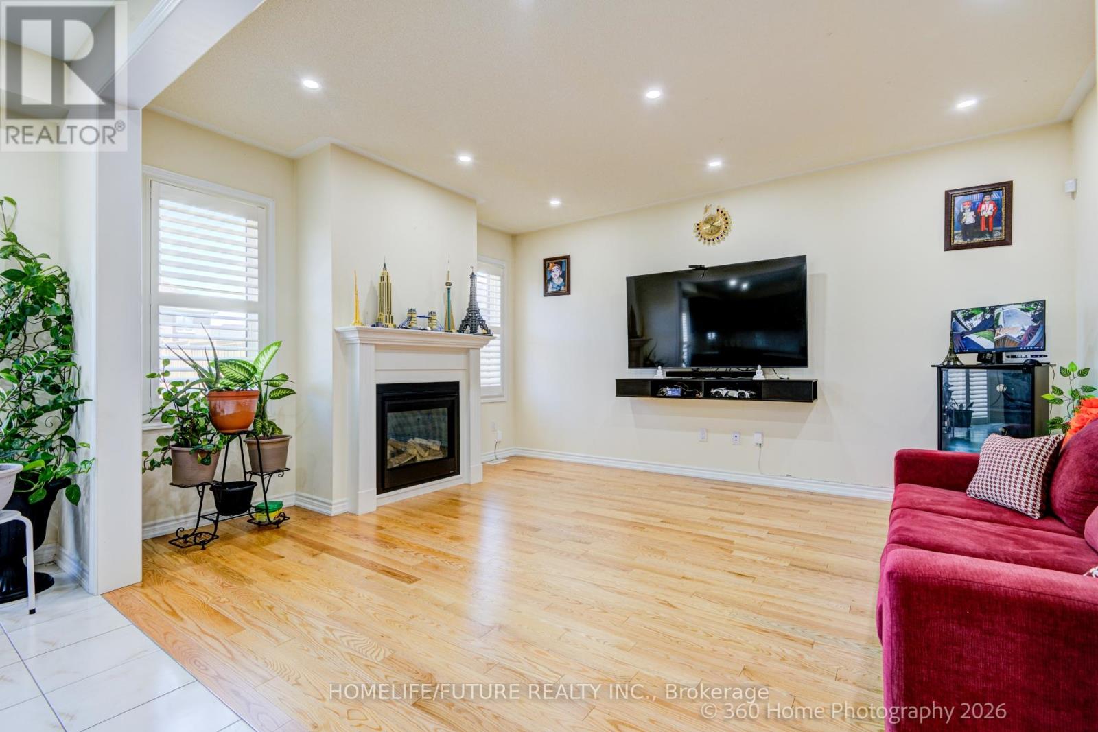 42 SAMUEL CRESCENT - 12