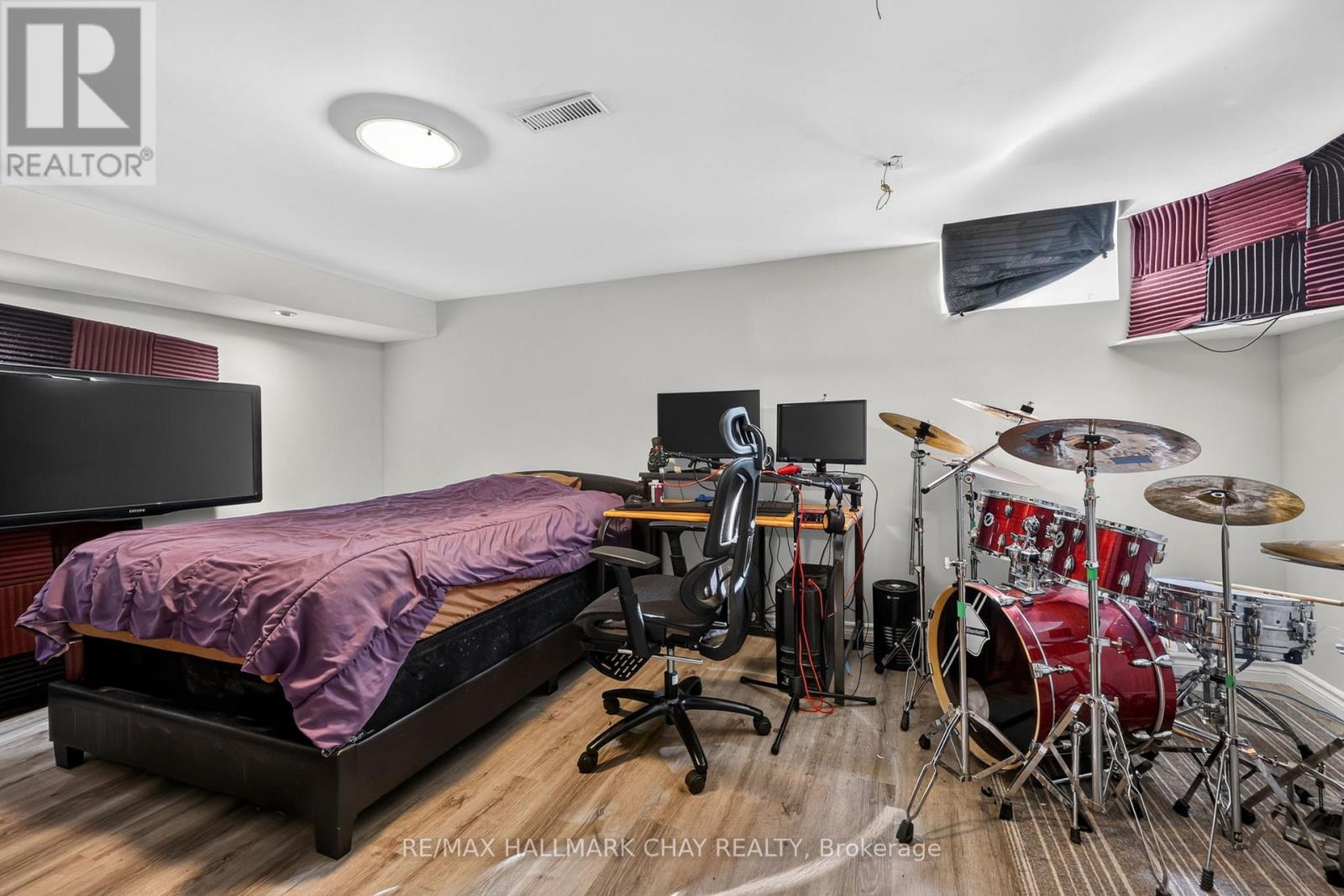 243 LETITIA STREET - 40