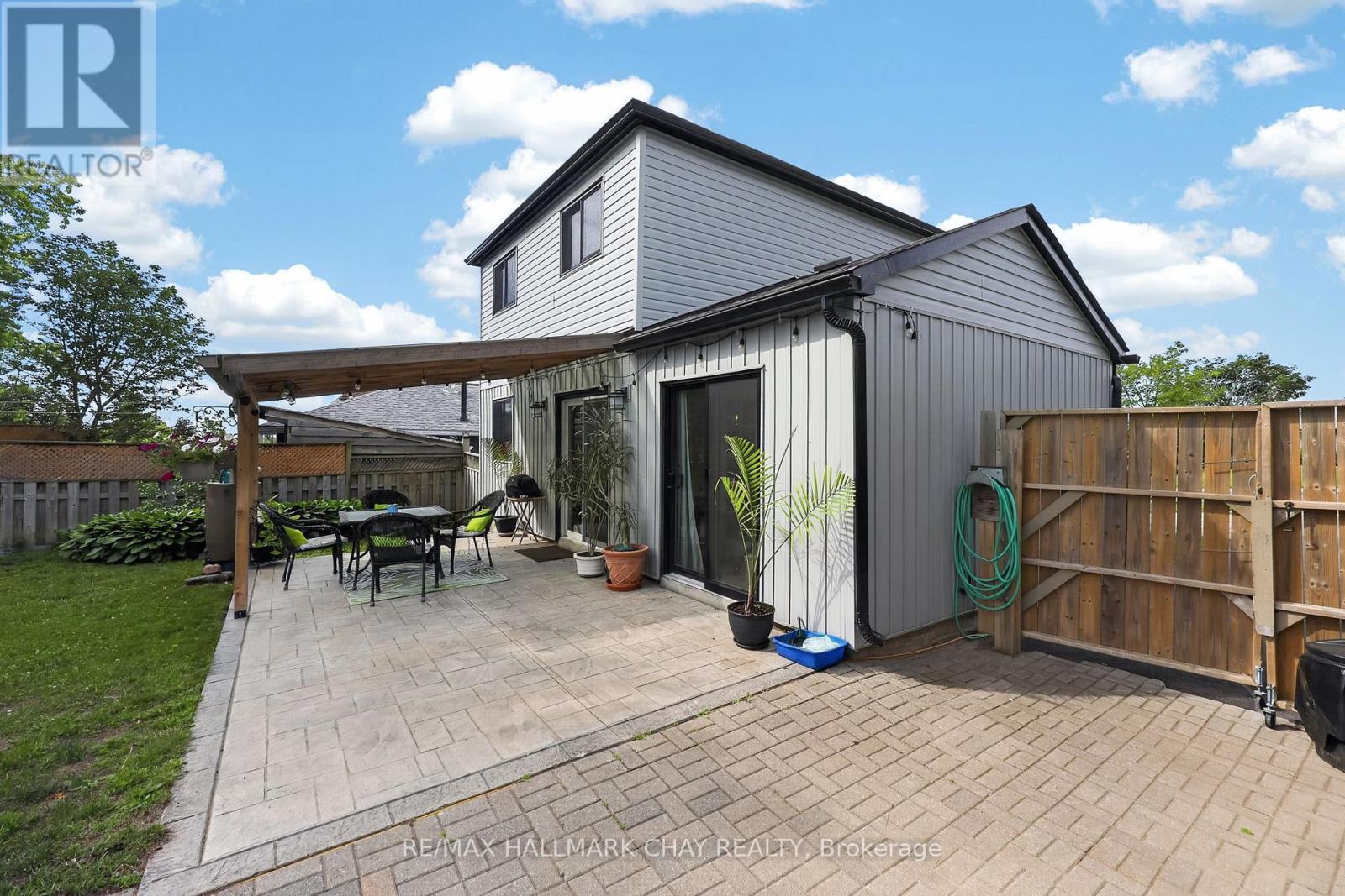 243 LETITIA STREET - 5