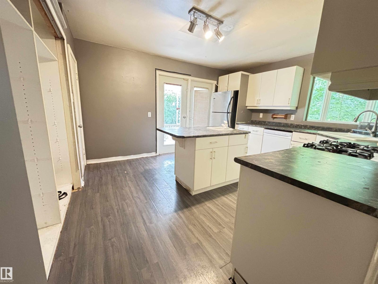 6713 106 ST NW NW - photo 4