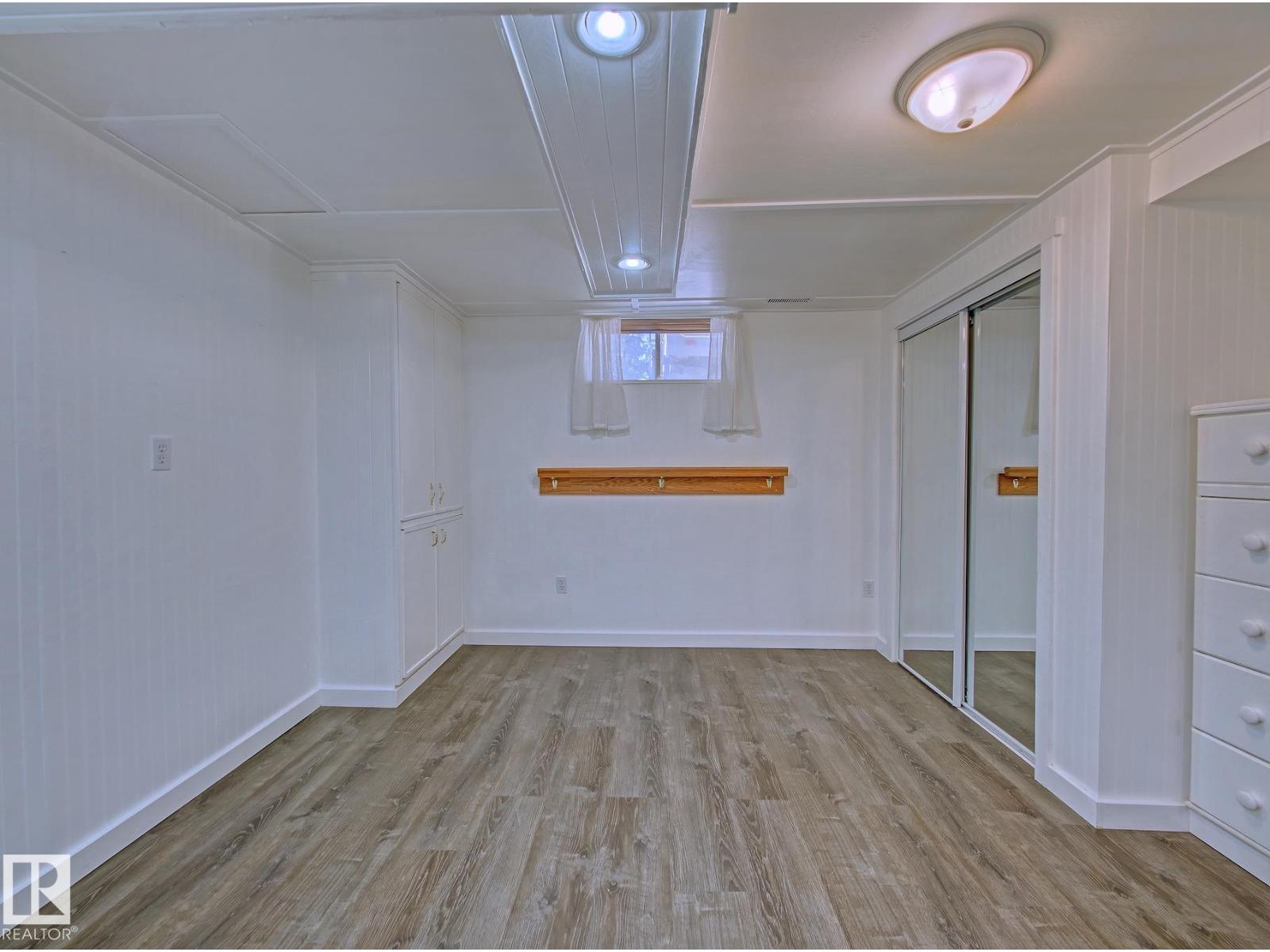 5007 47 ST - 32