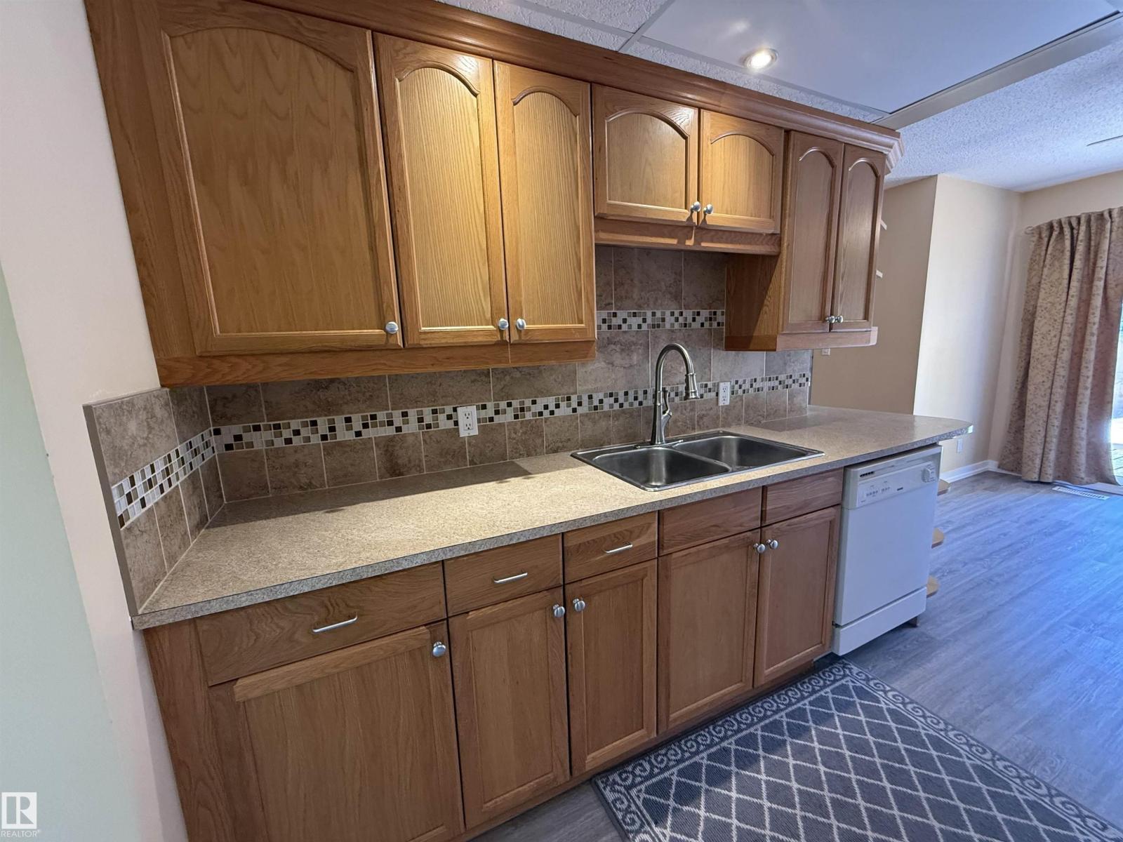 4359 46 ST - 12