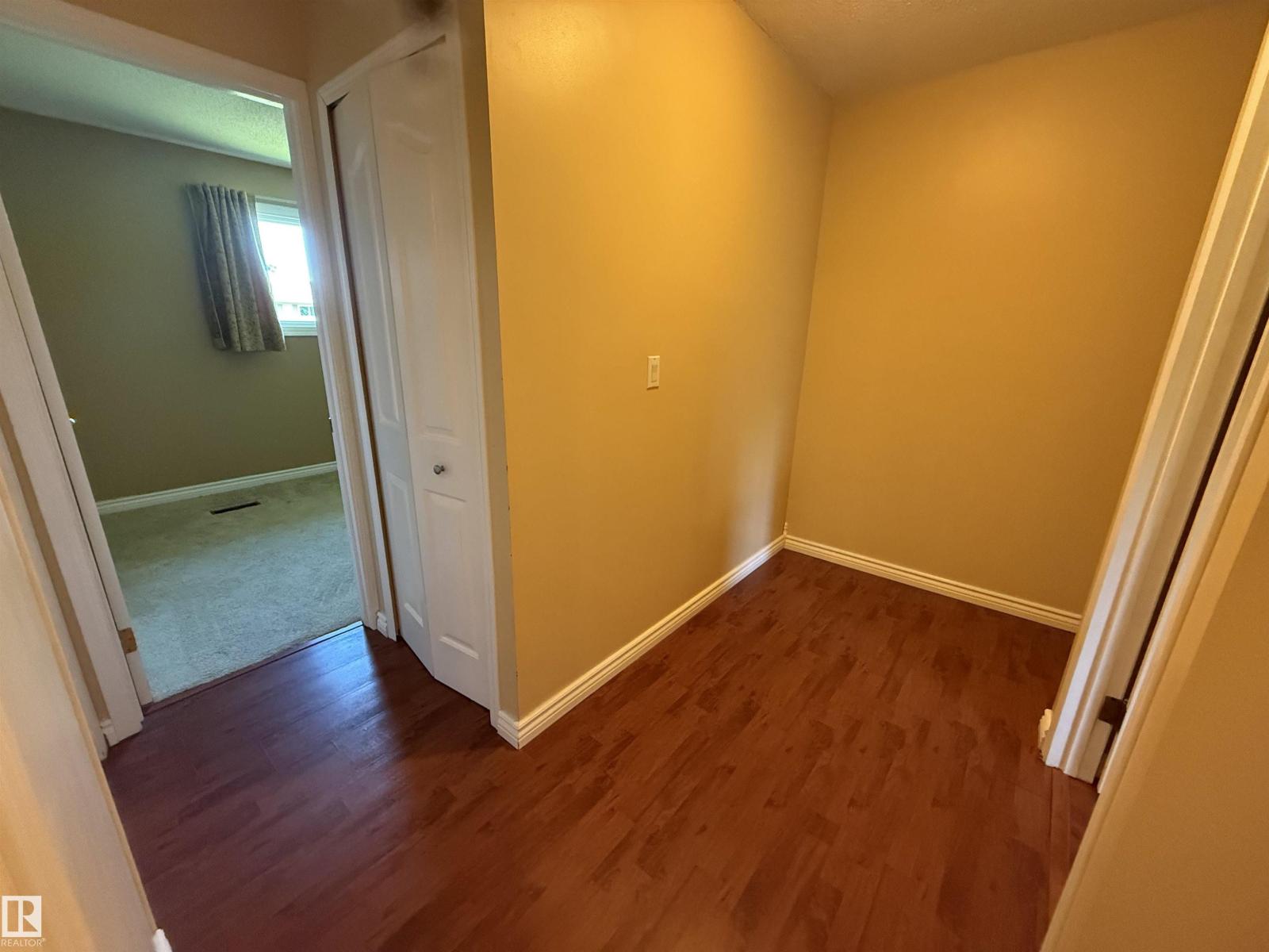 4359 46 ST - 18