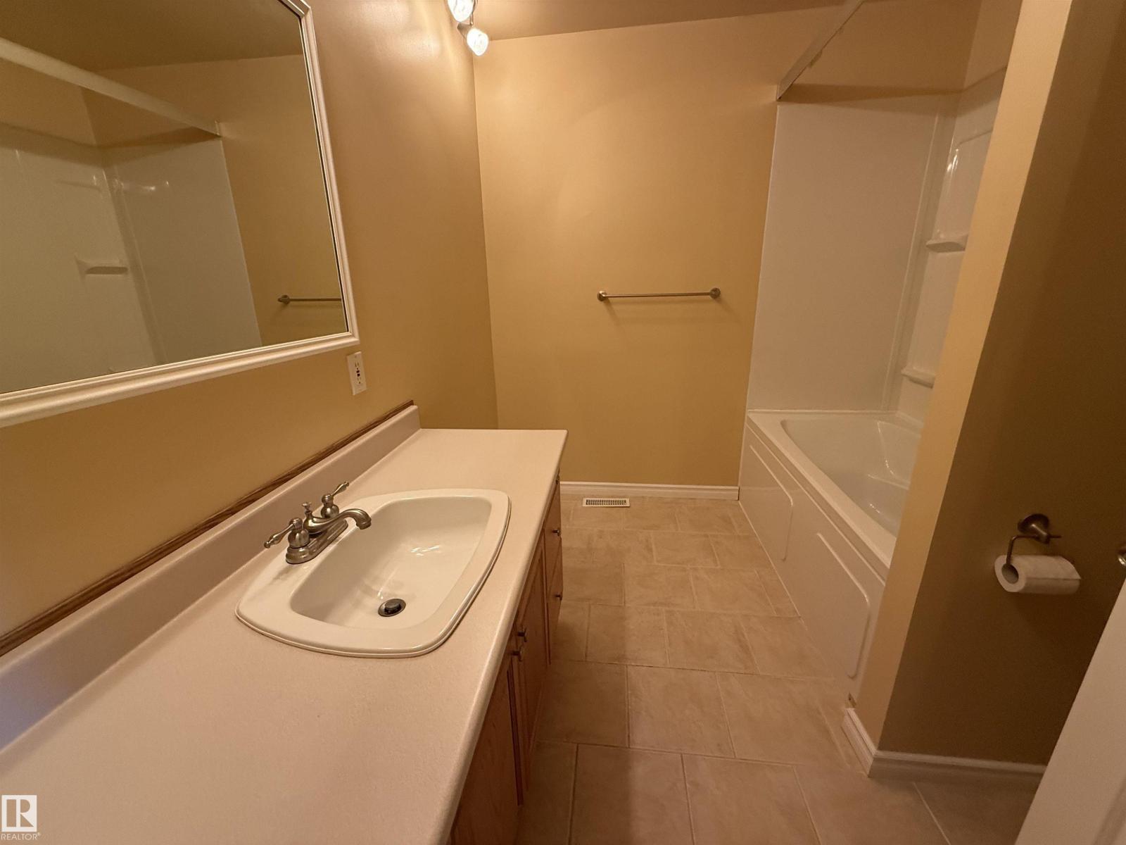 4359 46 ST - 19