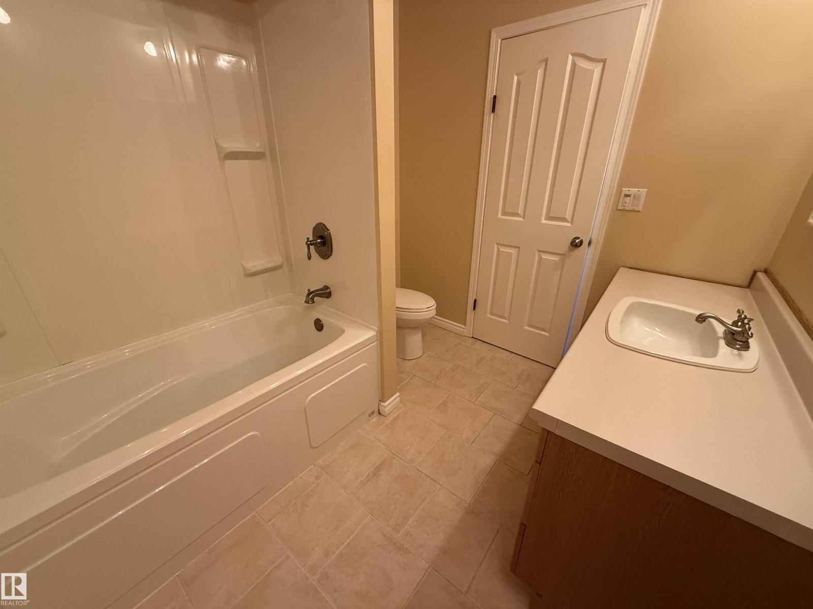 4359 46 ST - 20
