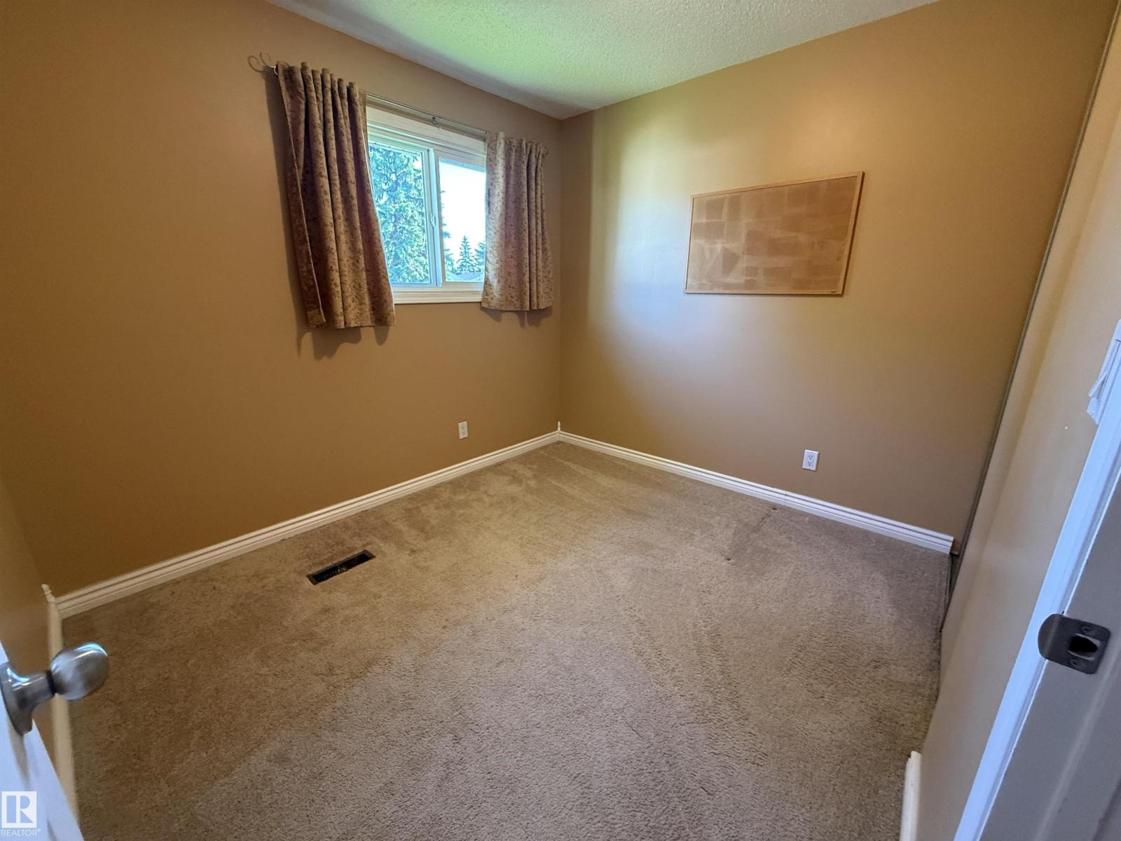 4359 46 ST - 21