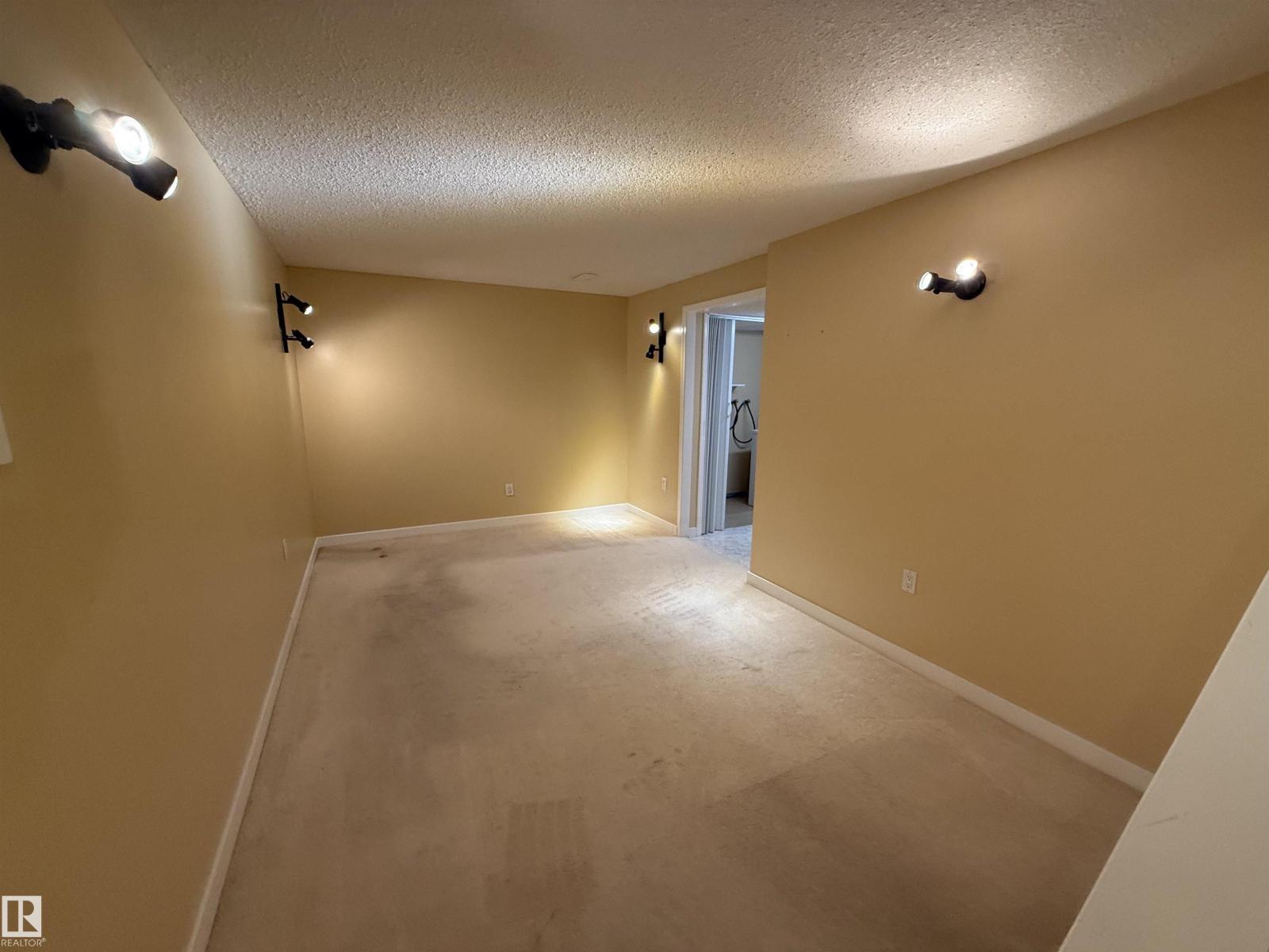 4359 46 ST - 24