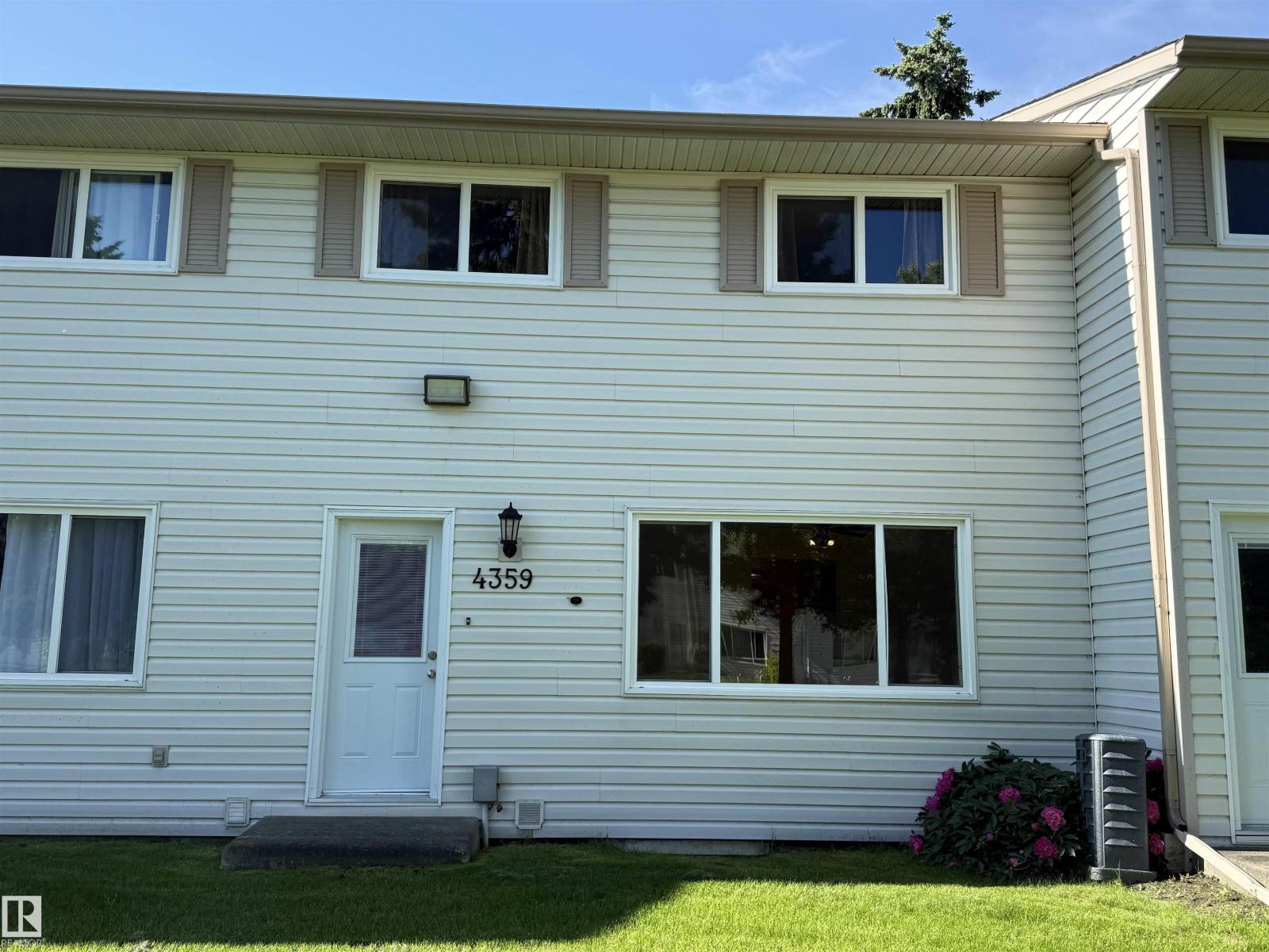 4359 46 ST - 28