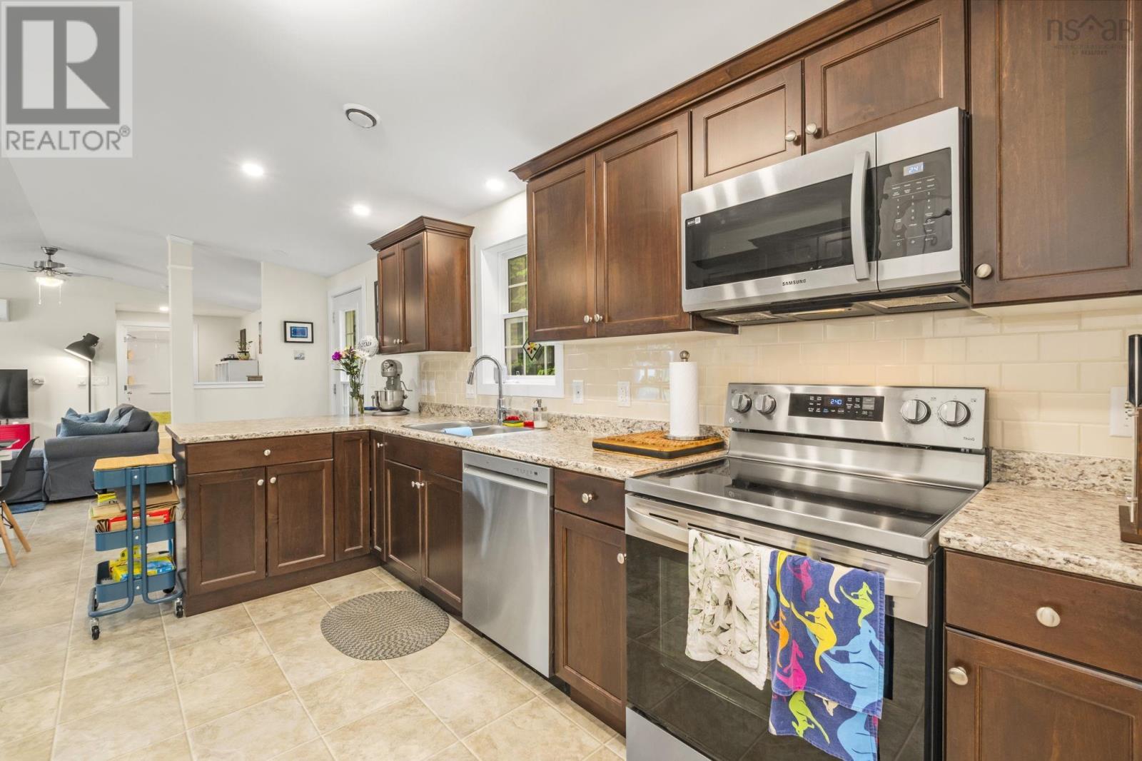 33 Shelby Crescent - 18