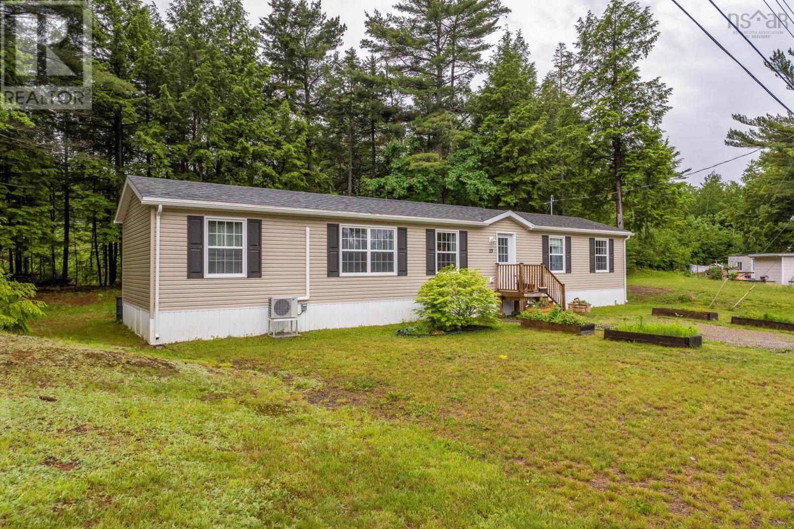 33 Shelby Crescent - 34